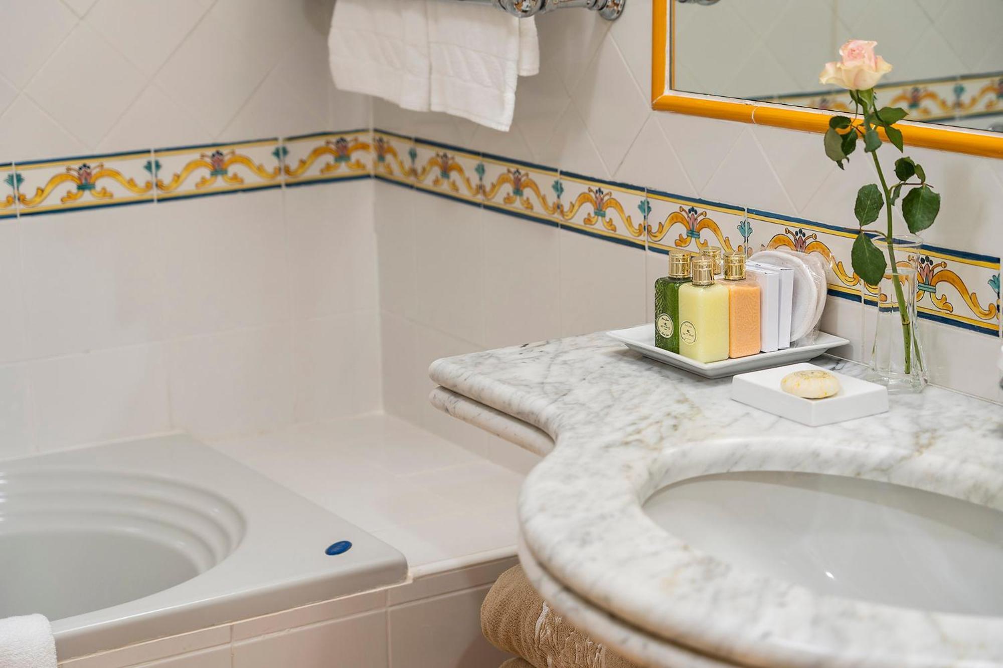 Deluxe Double or Twin Room Garden View