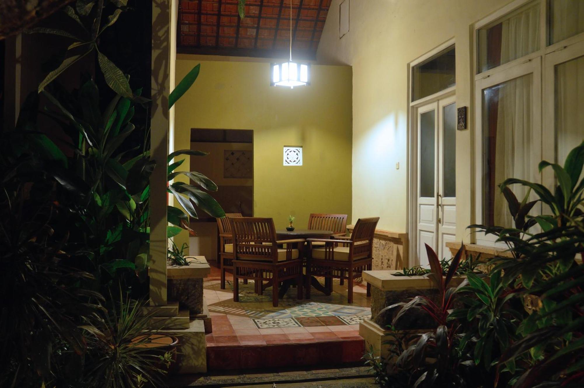 Family Room Garden View