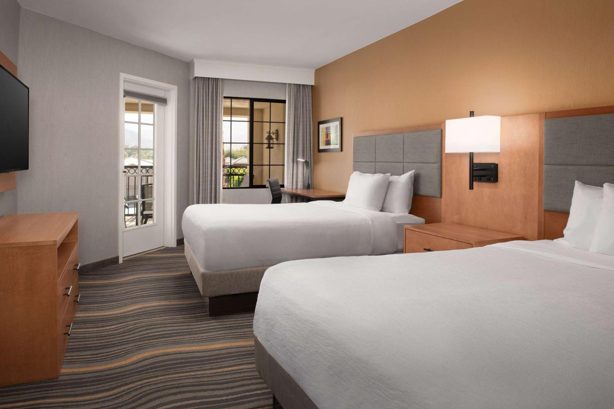 Corner Queen Room Two Queen Beds