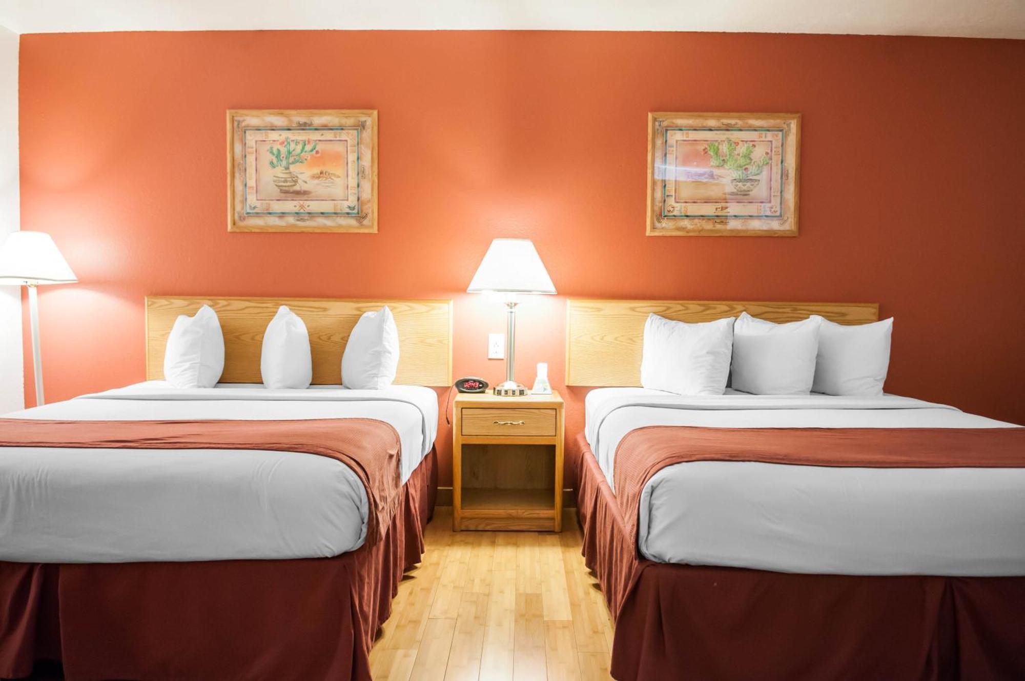 Queen Room Two Queen Beds Pet Friendly
