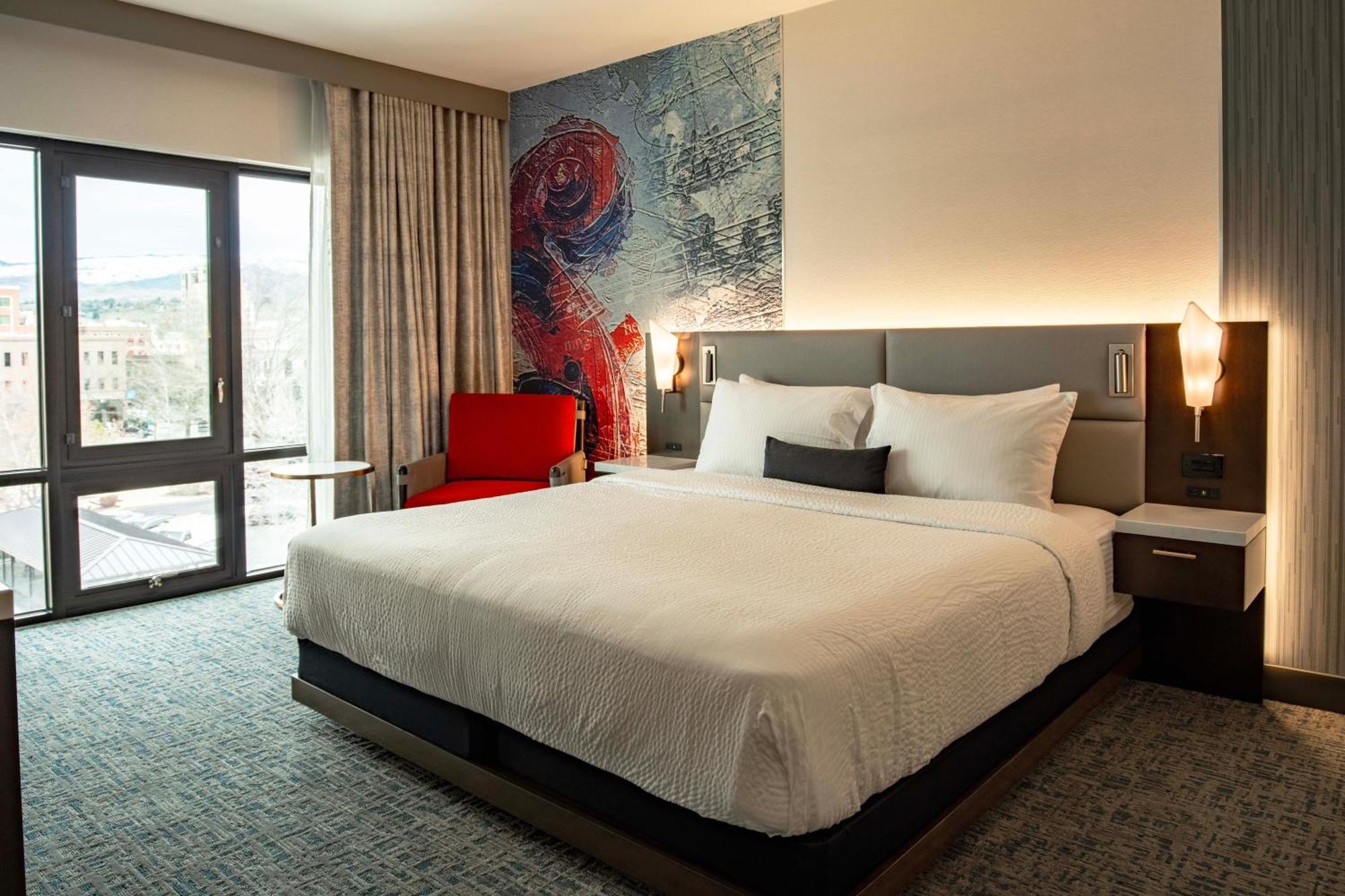Deluxe King Suite