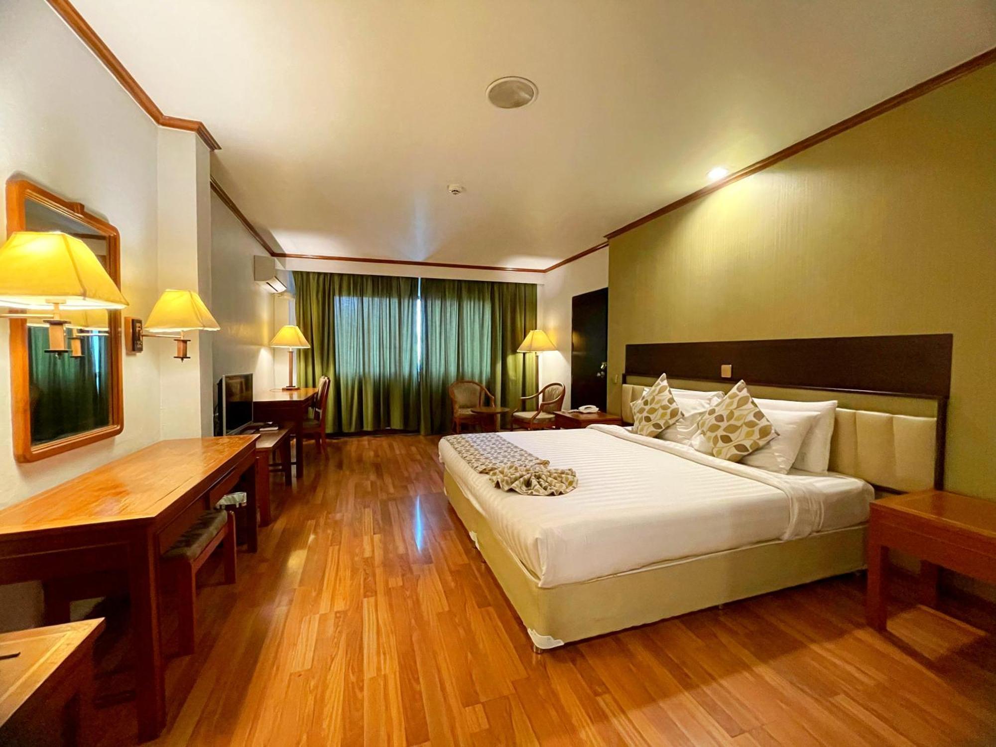 Deluxe King Room