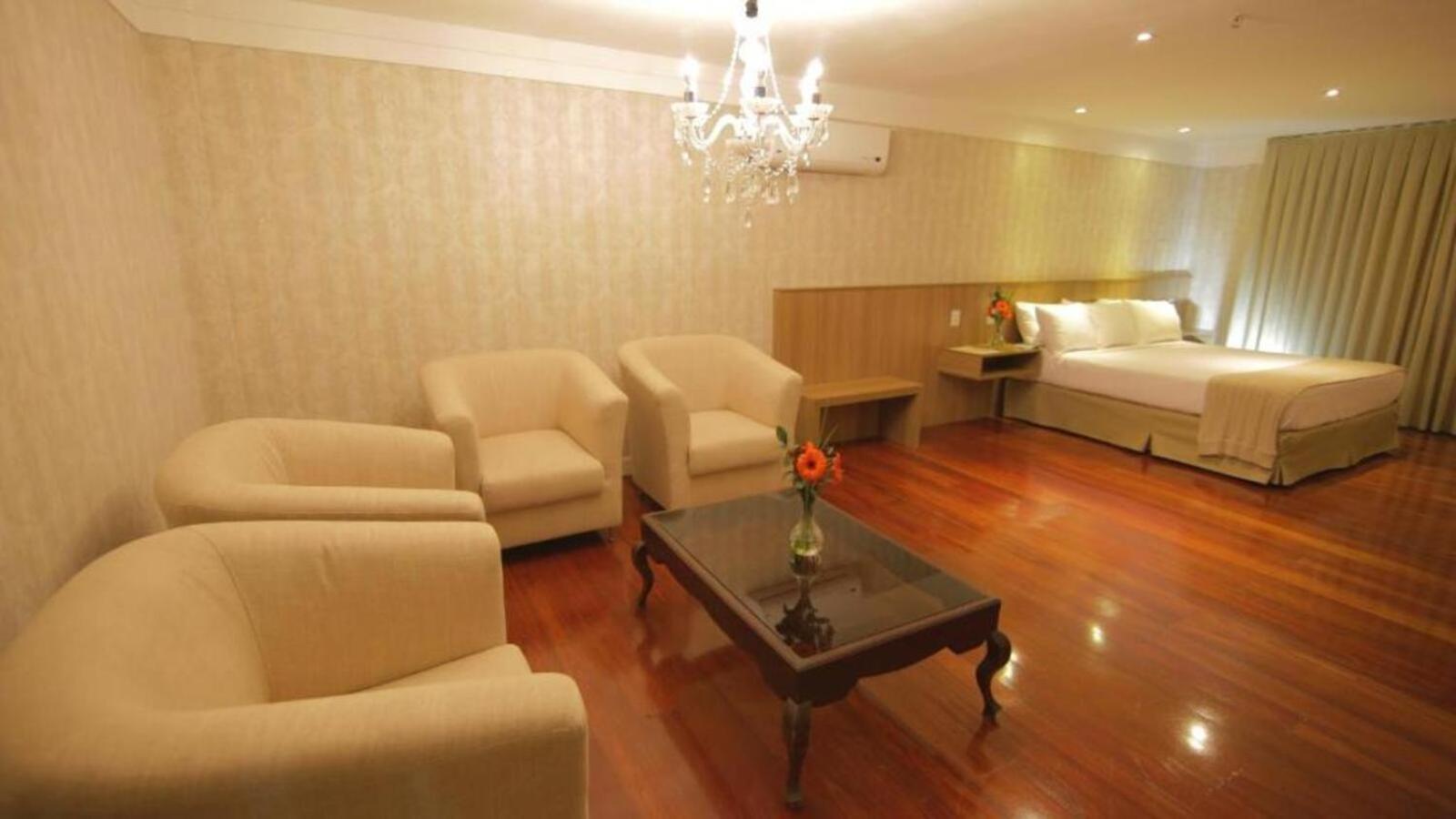 Deluxe King Suite