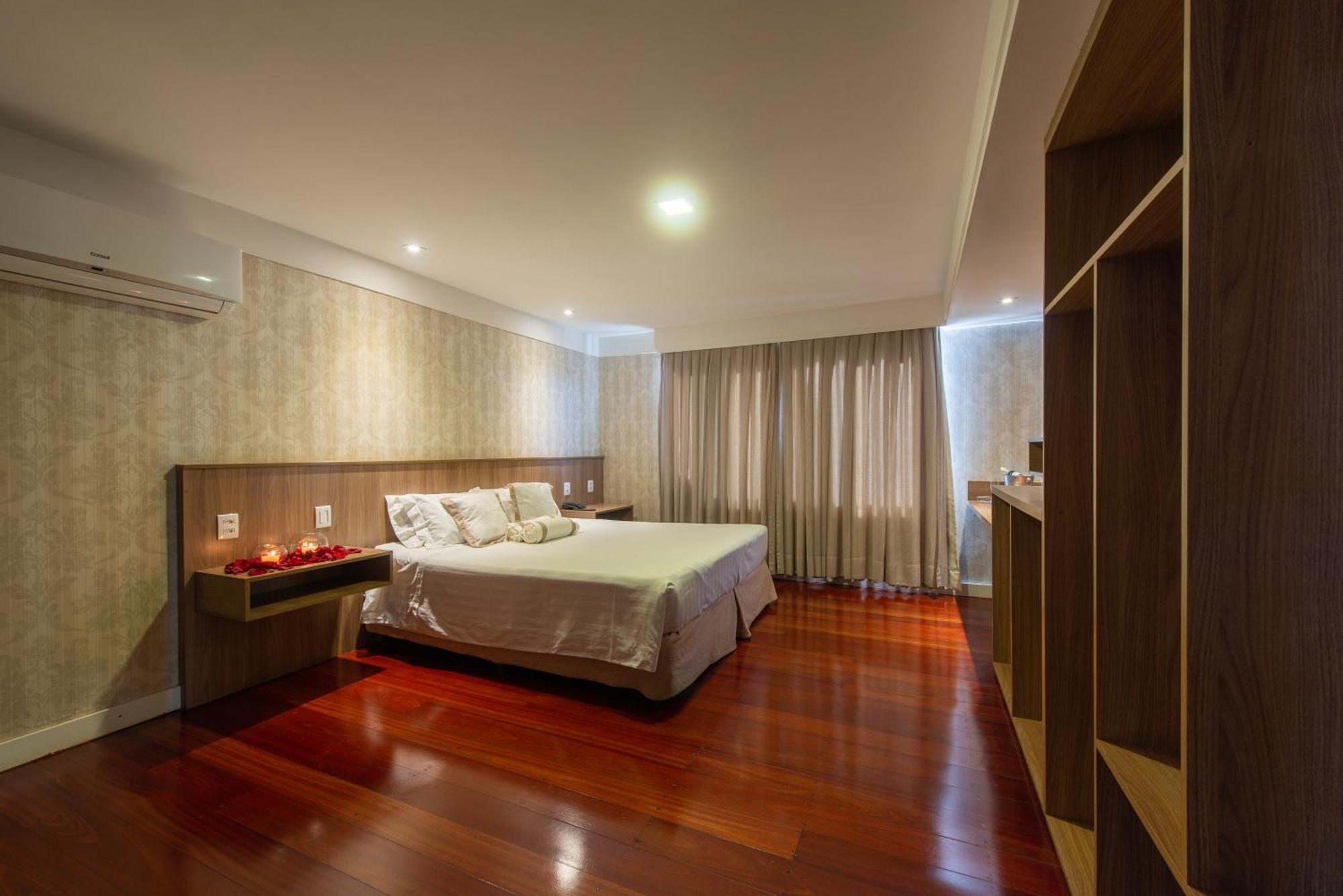 Deluxe King Suite