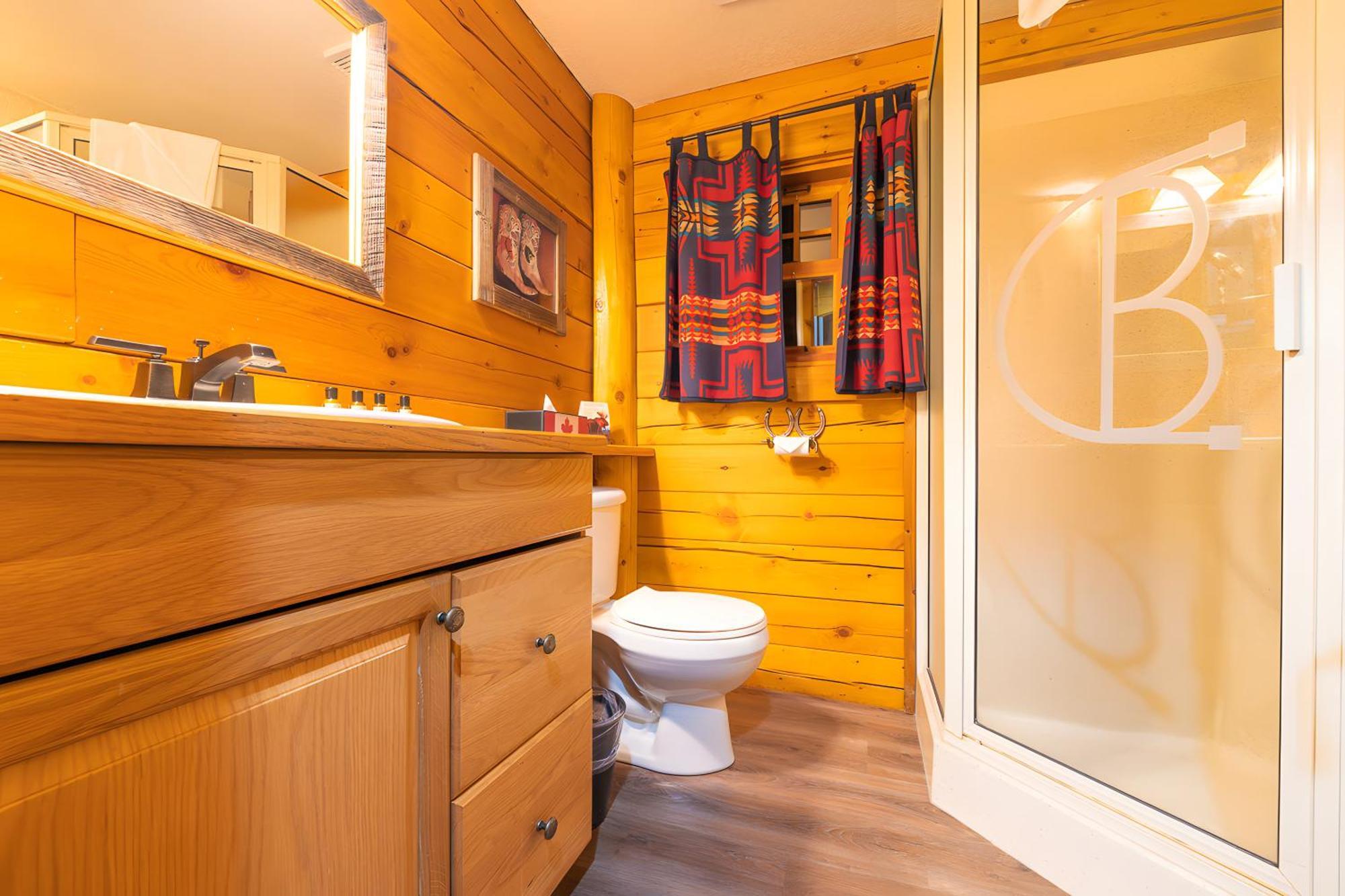 Queen Cabin