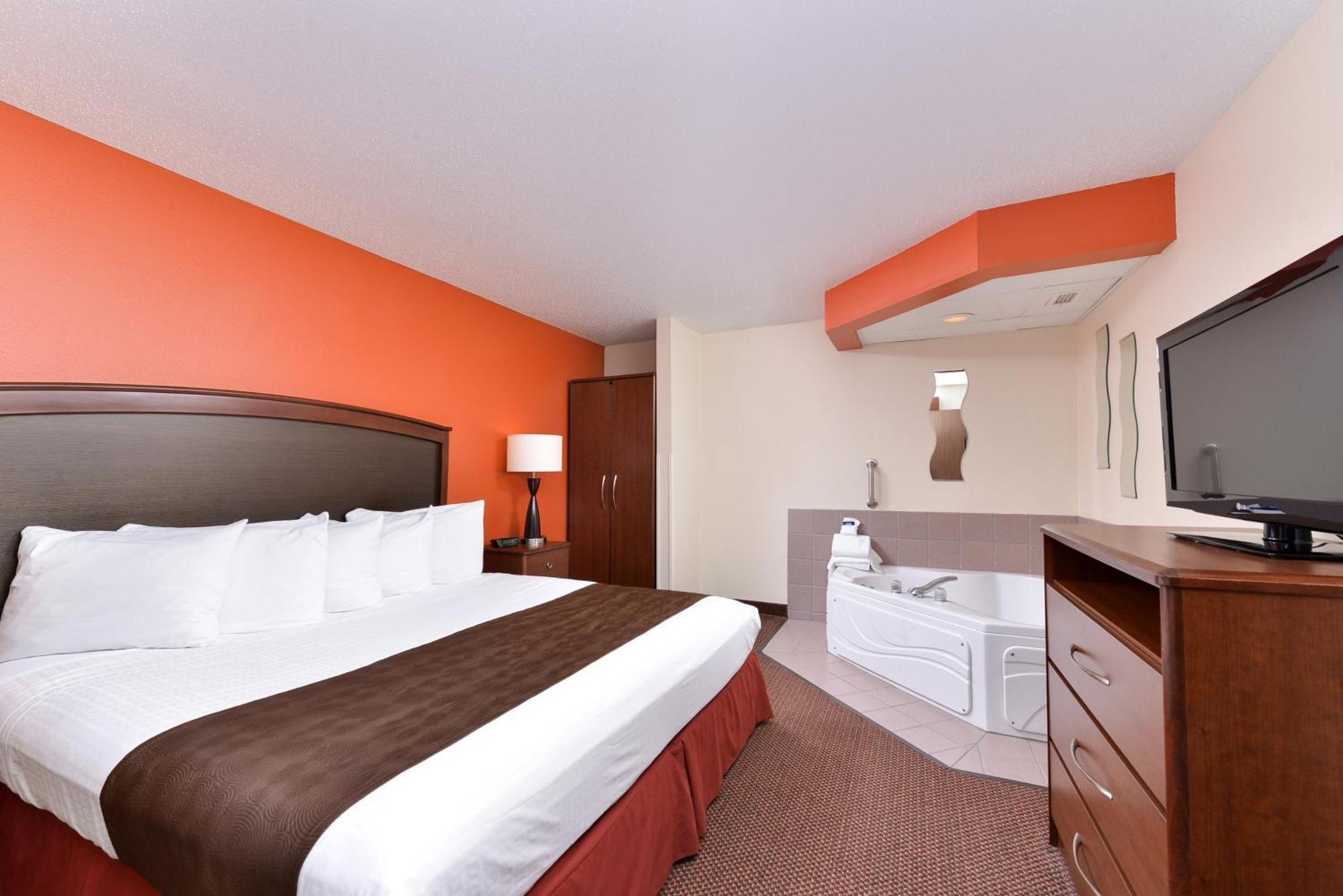 Deluxe One-Bedroom King Suite Jetted Tub Non-Smoking