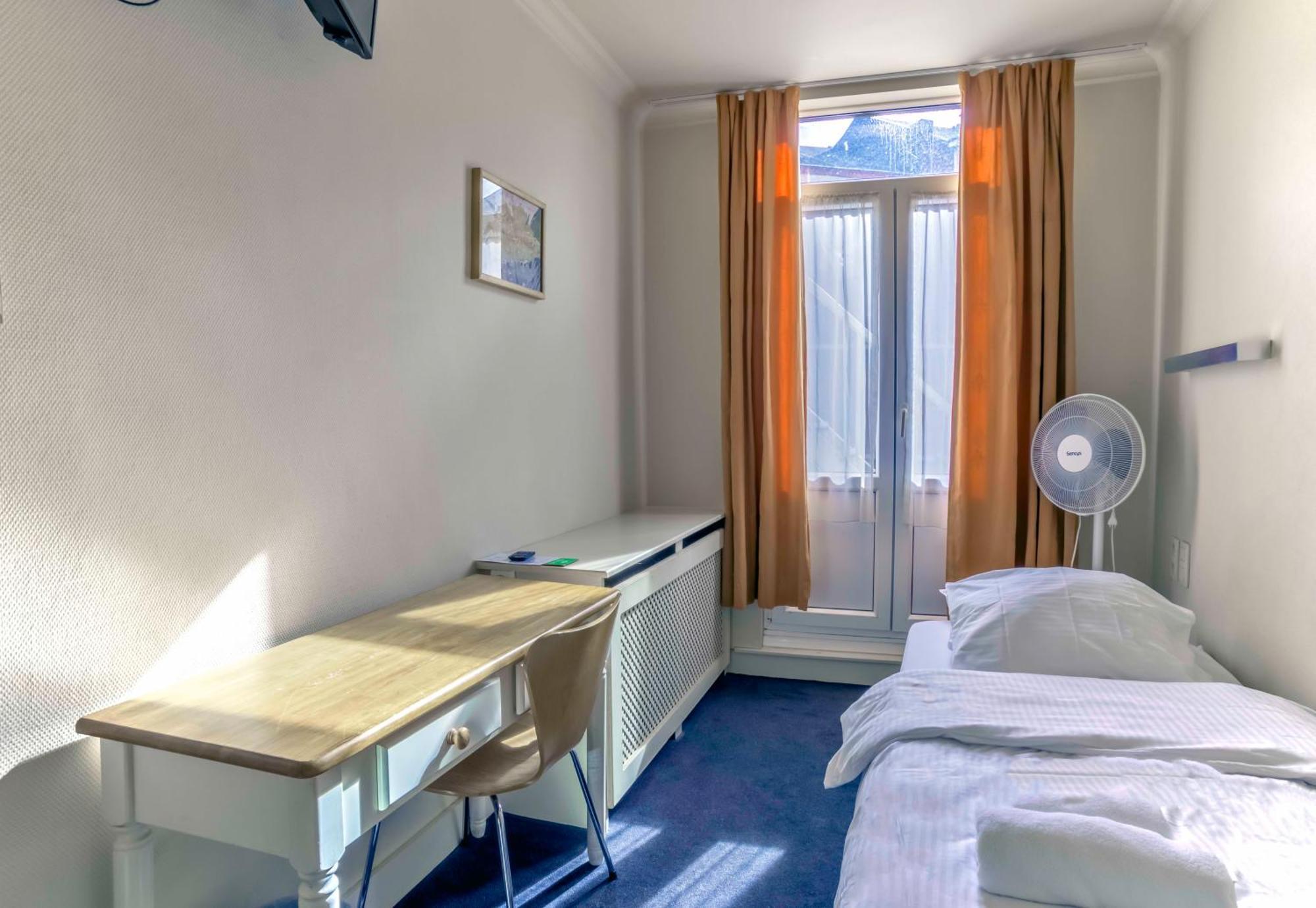 Single Room Shared Shower Toilet