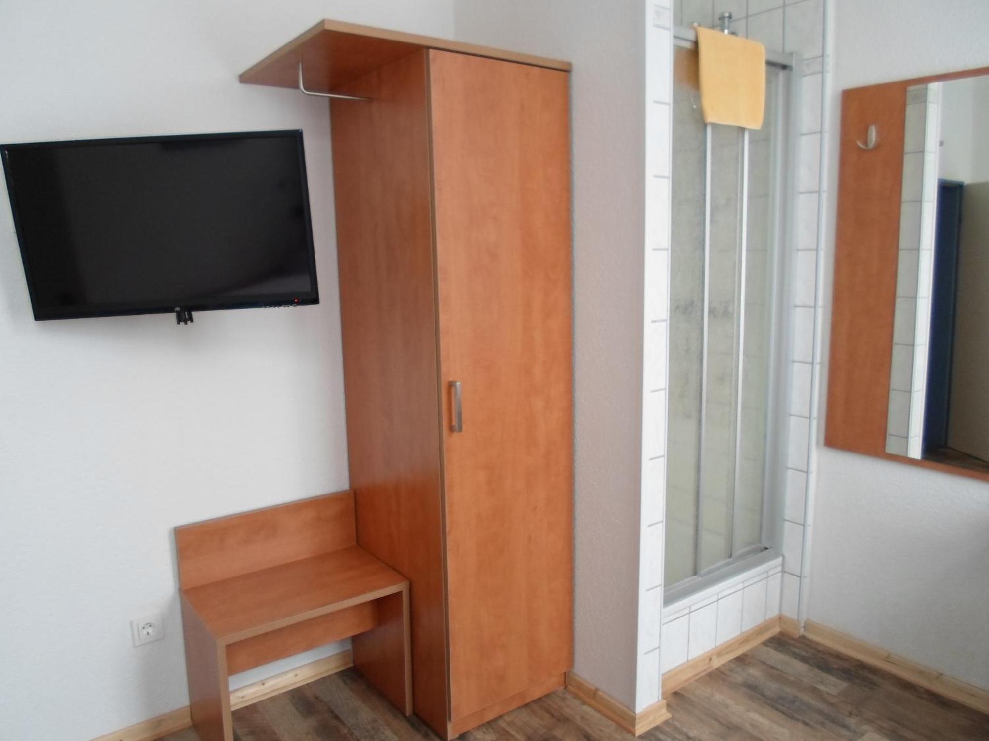 Single Room Private External Bathroom