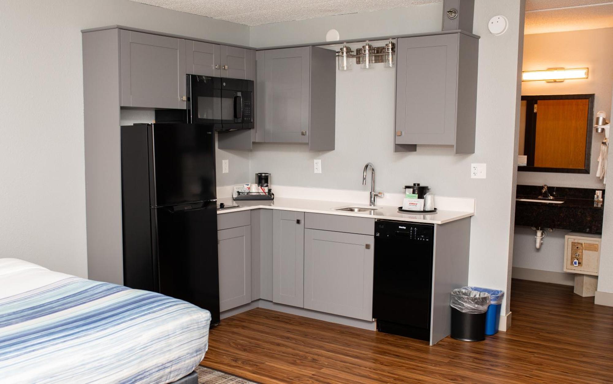 King Suite with Kitchenette - Non-Smoking