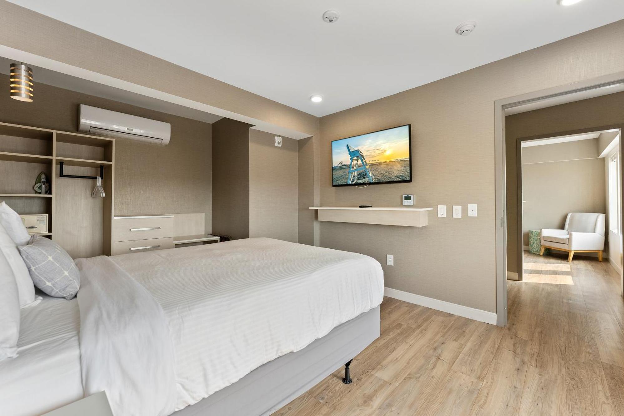 Deluxe Queen Room