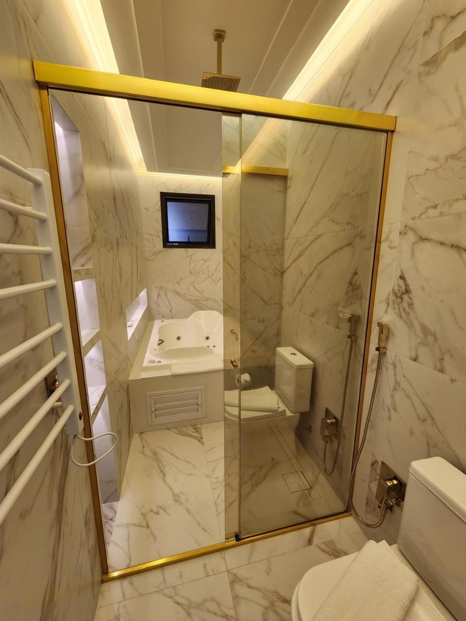 King Suite Spa Bath