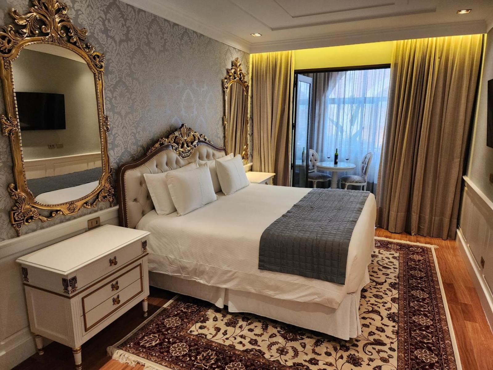 King Suite Spa Bath