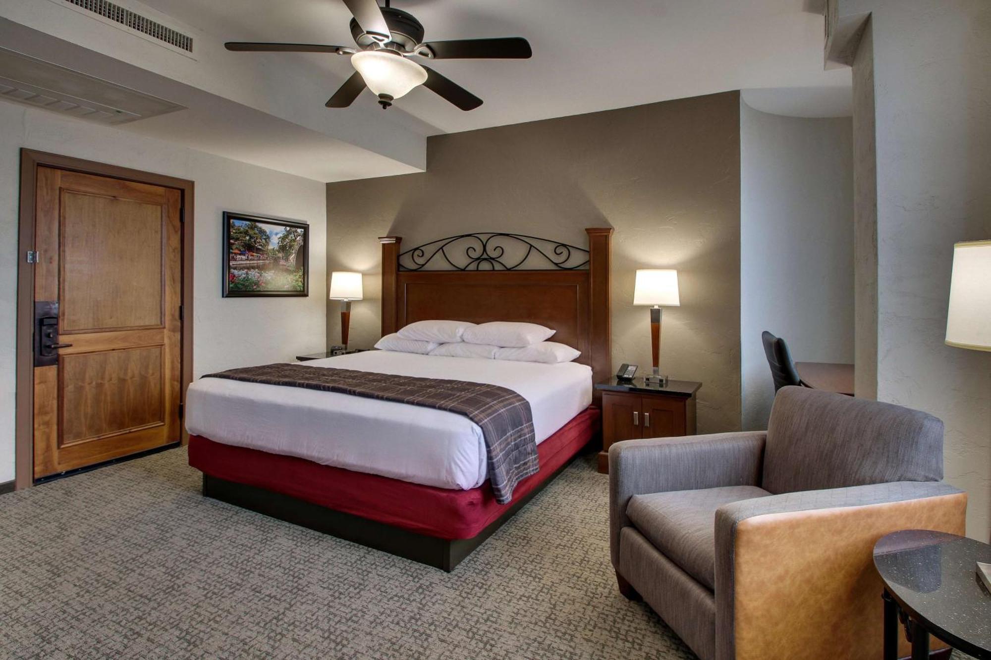 Deluxe King Room with Spa Bath
