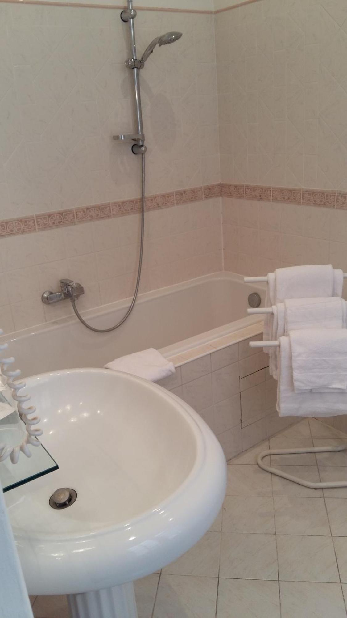 Deluxe Double Room Bath