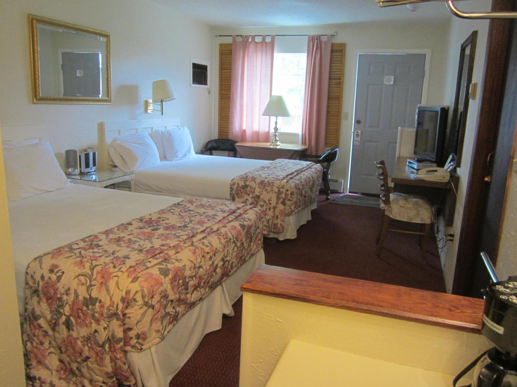 Queen Room Two Queen Beds Non-Smoking
