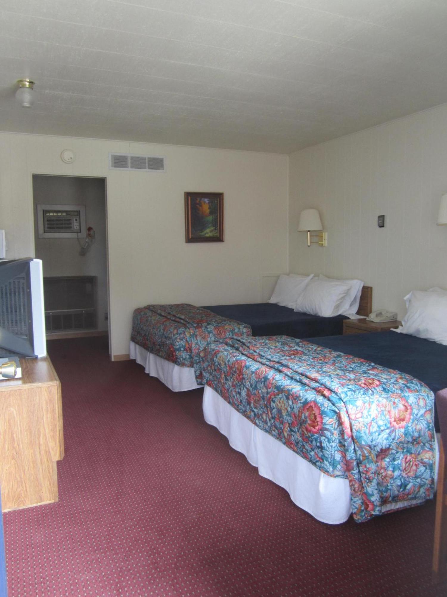 Queen Room Two Queen Beds Non-Smoking