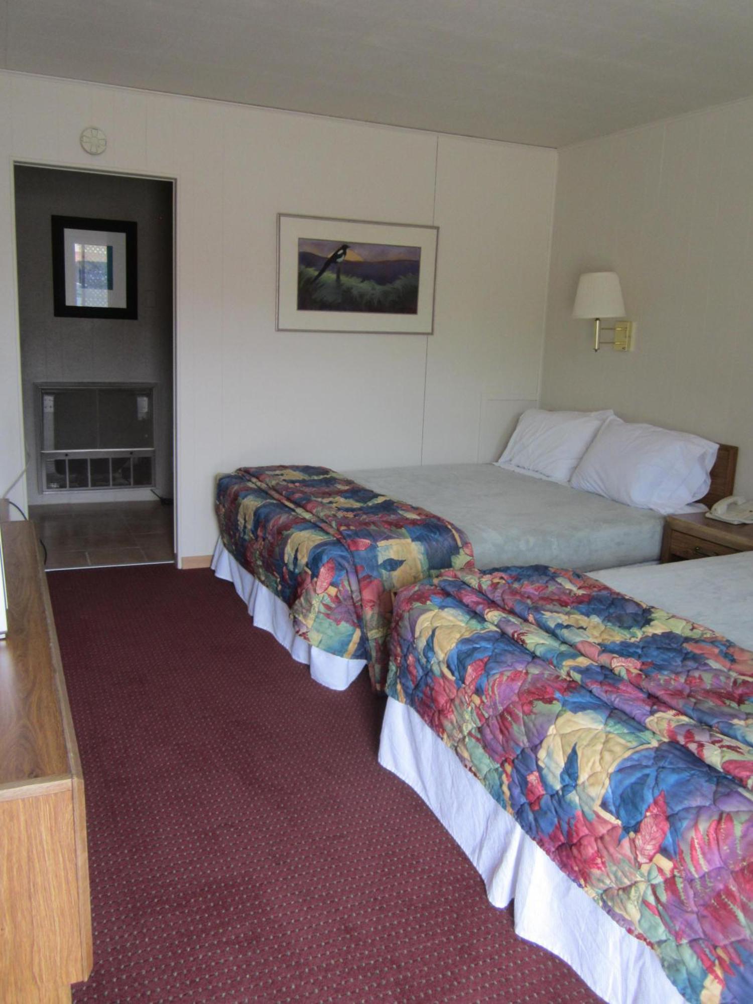Queen Room Two Queen Beds Non-Smoking