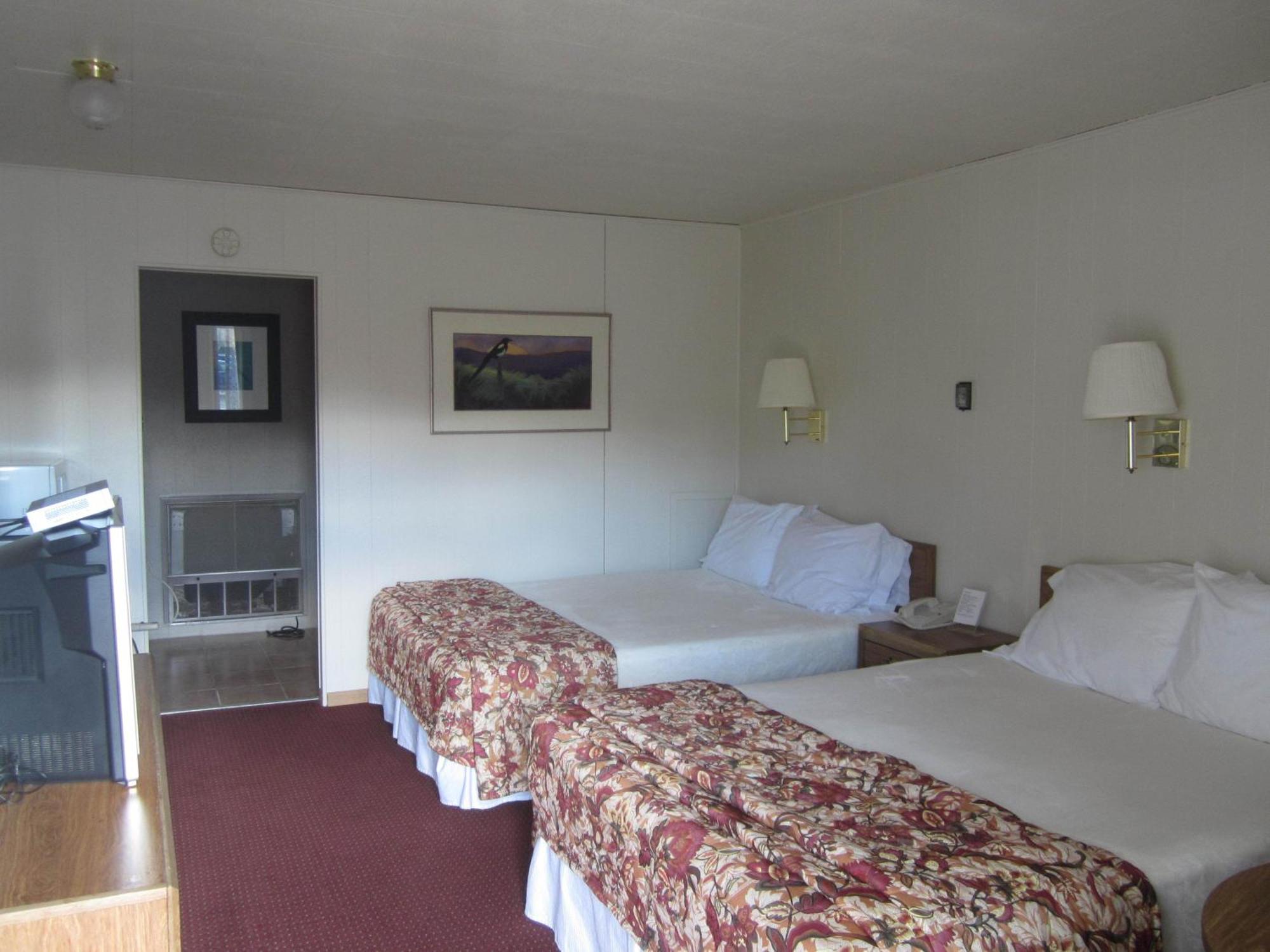 Queen Room Two Queen Beds Non-Smoking