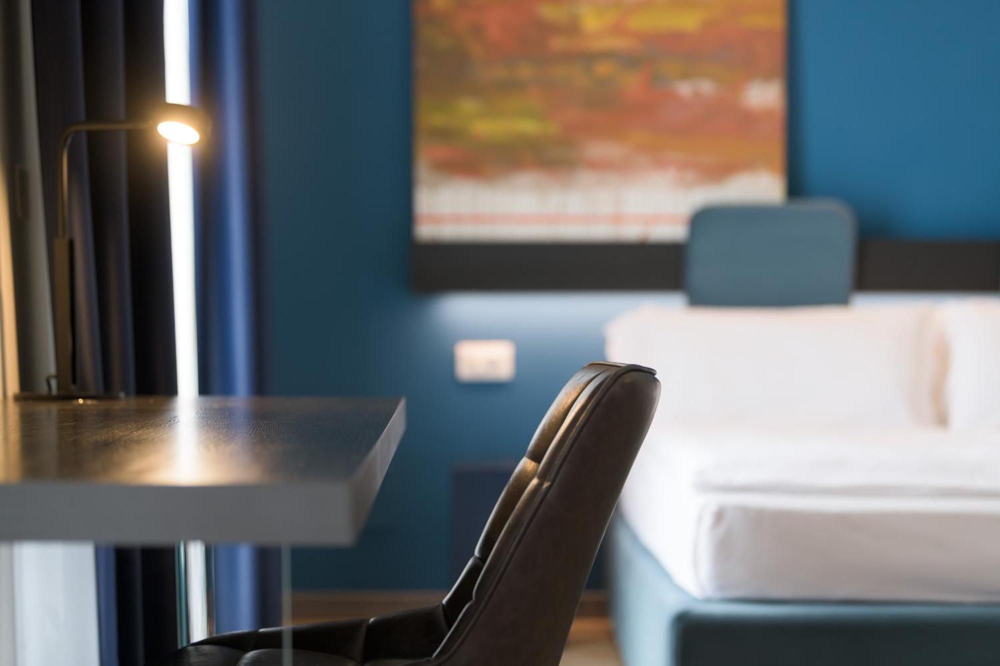 Deluxe Double or Twin Room Lake View