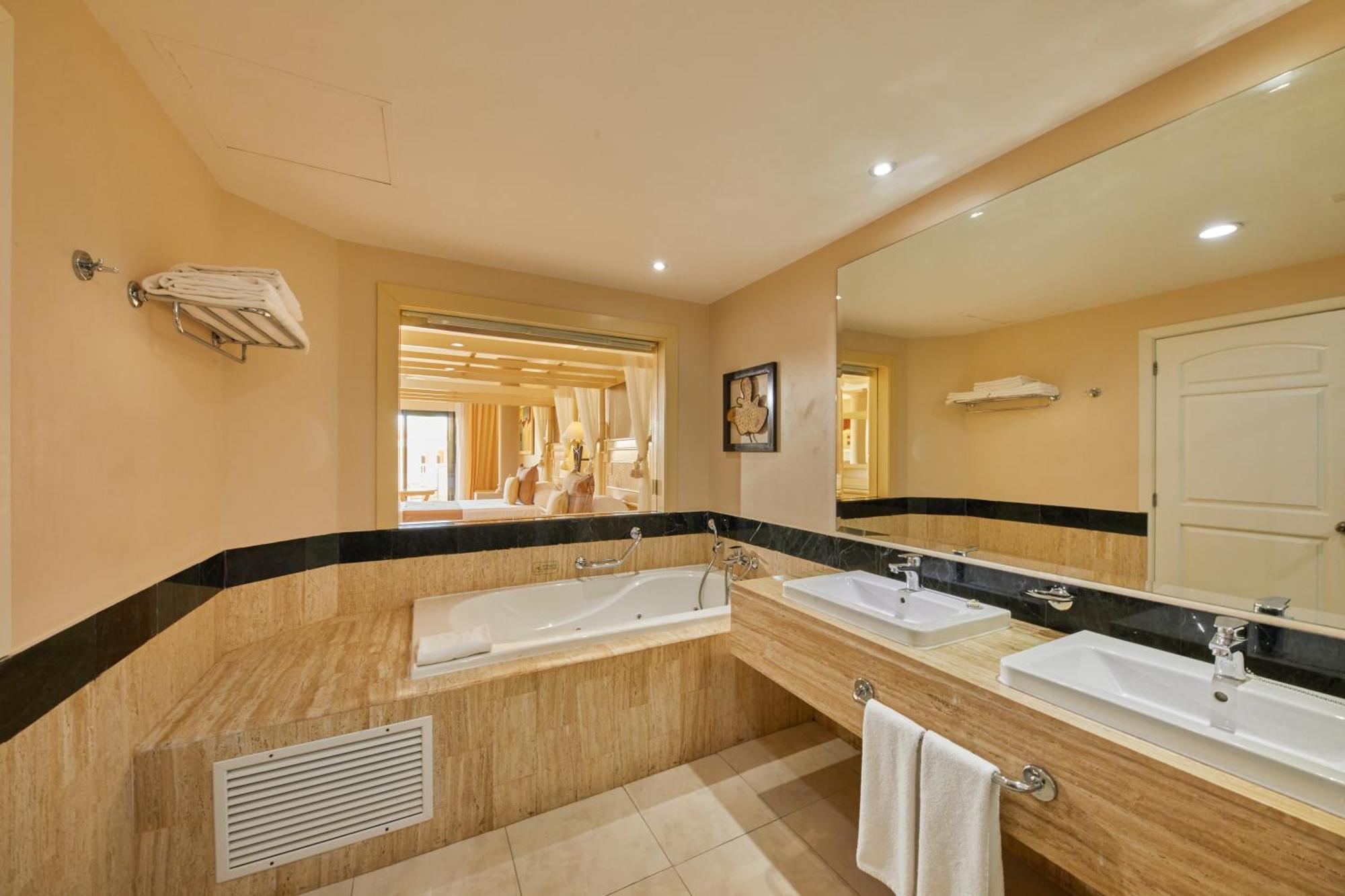 Junior Suite Deluxe Adults Only