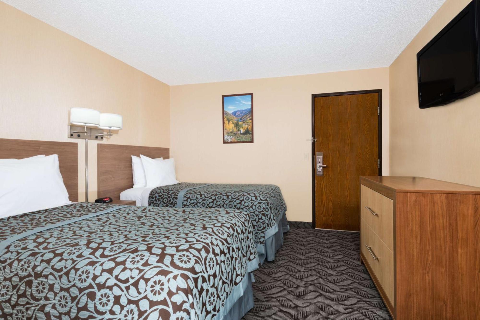 Queen Room Two Queen Beds Non-Smoking