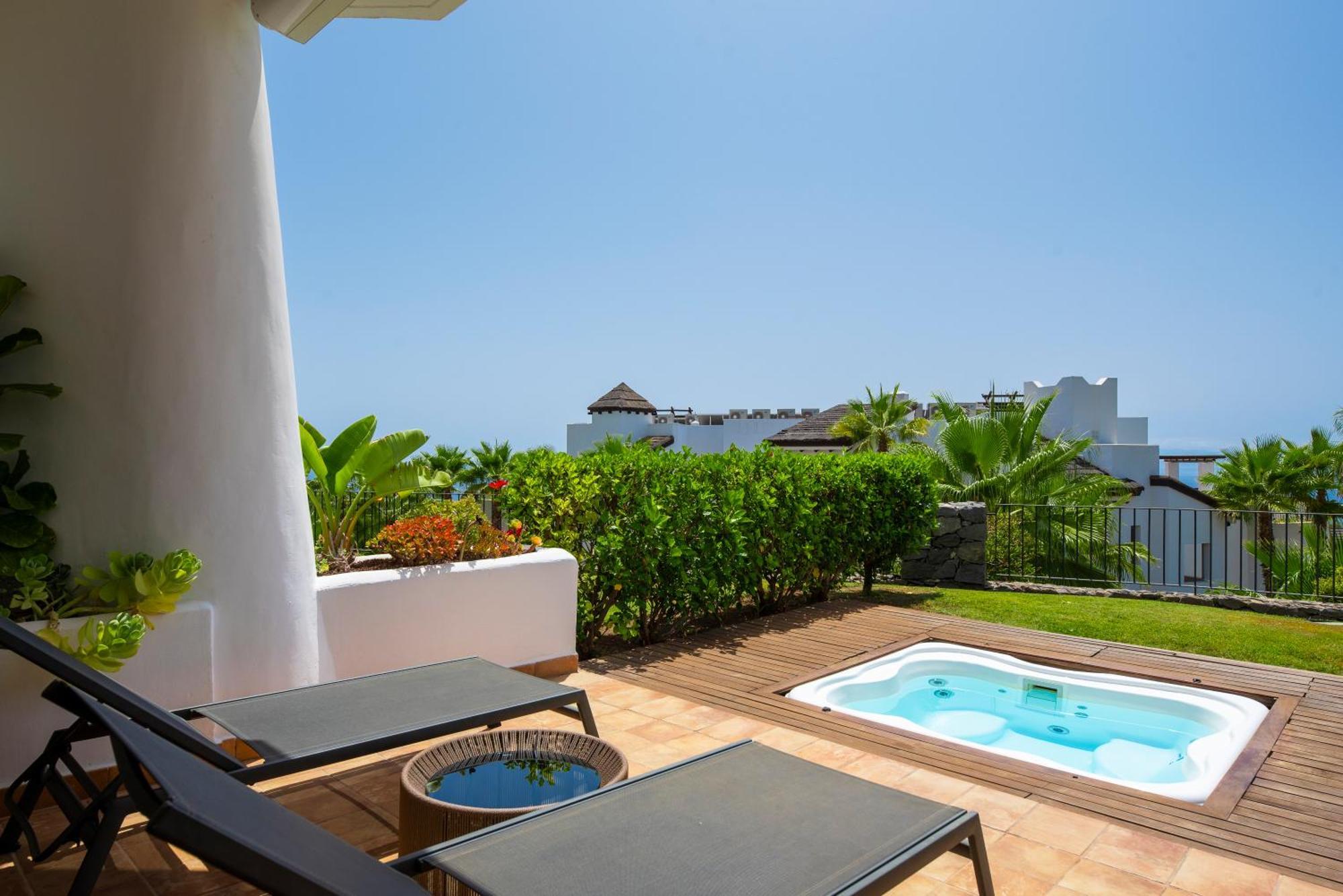 Two-Bedroom Suite Jacuzzi Partial Sea View