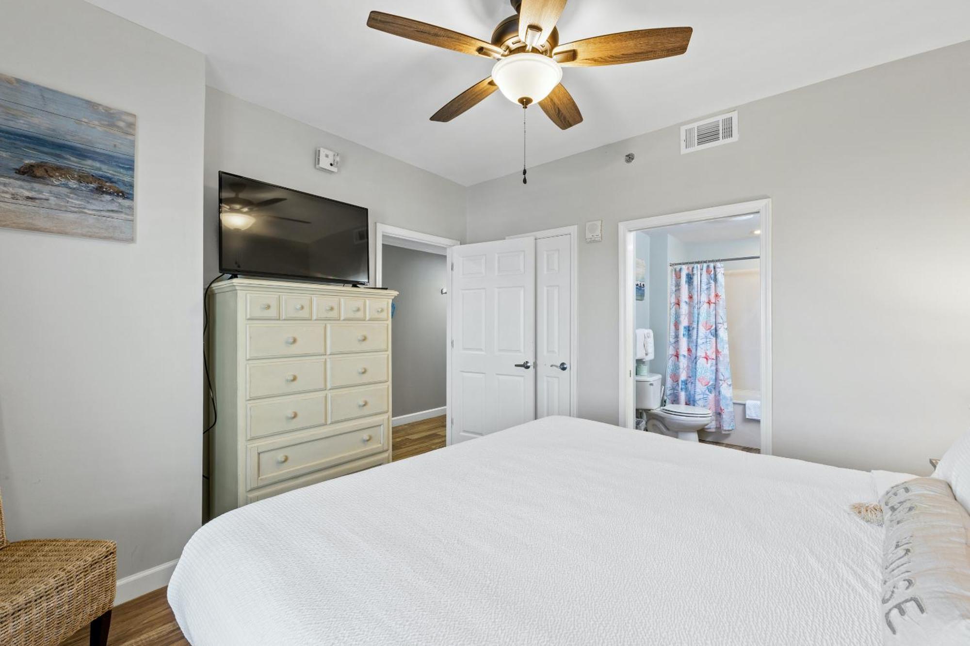 One-Bedroom Apartment 1004E