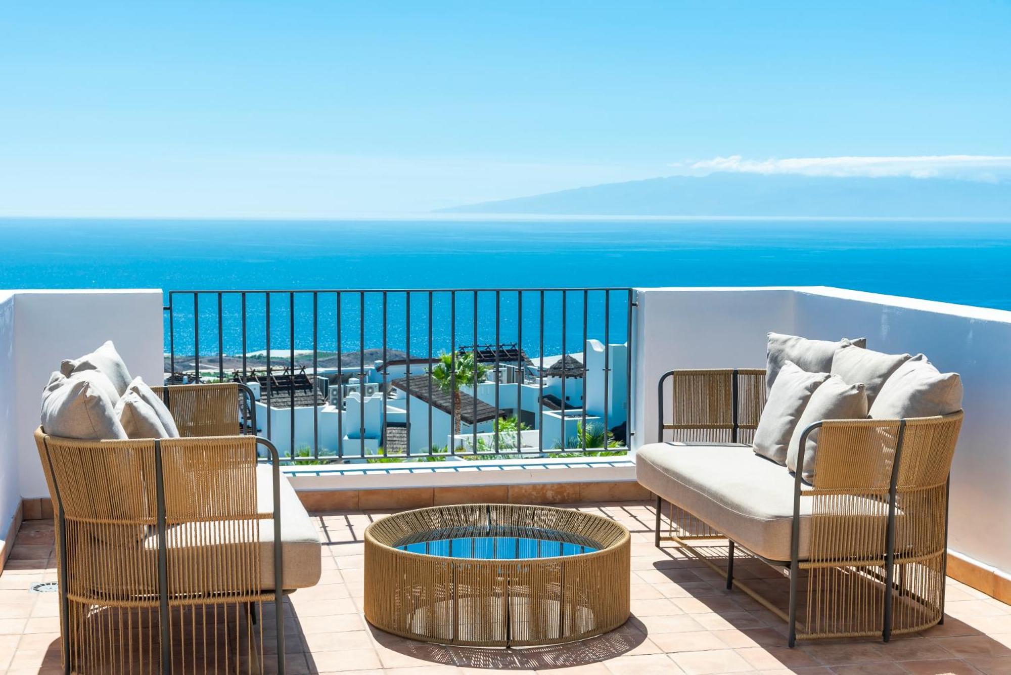 Three-Bedroom Suite with Jacuzzi and Sea View,1588241544:JPEG