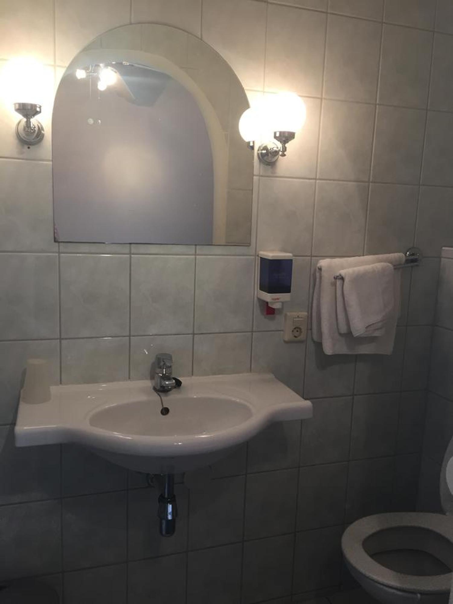 Single Room Bathroom