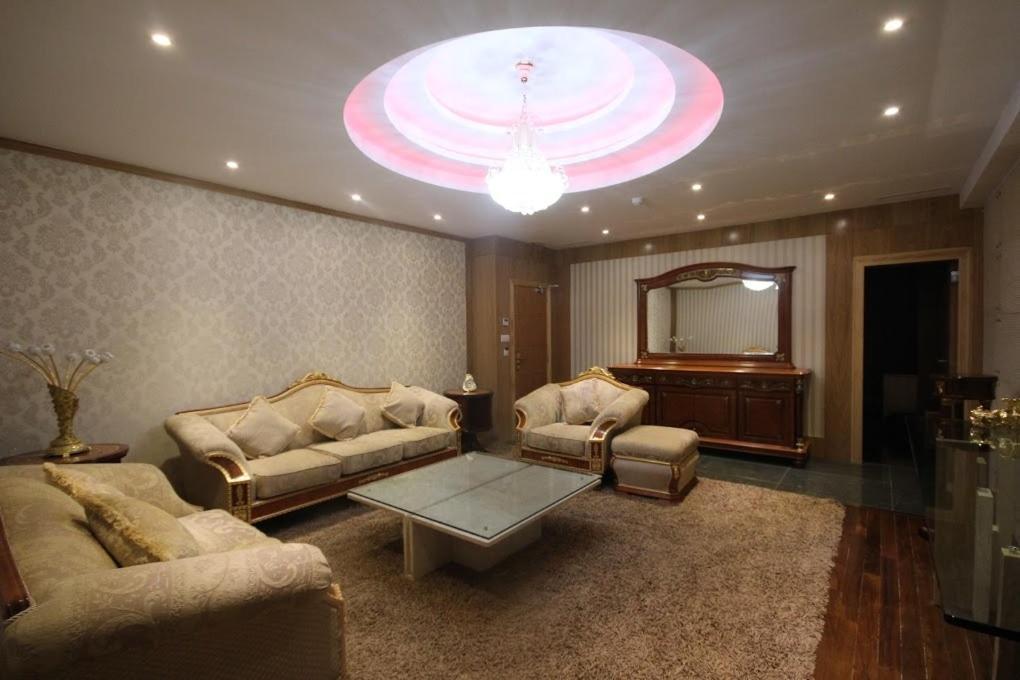 Superior King Suite