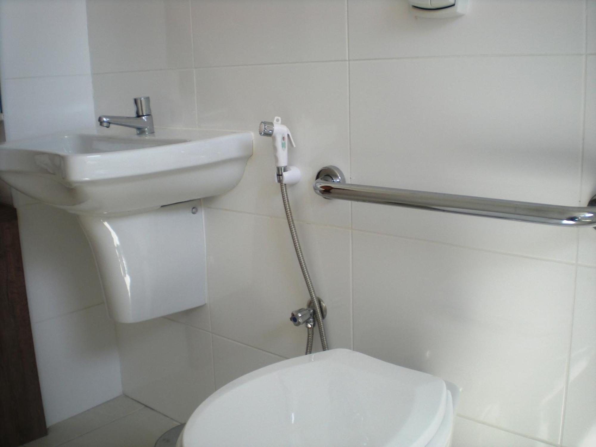 King Room Roll Shower Disability Access