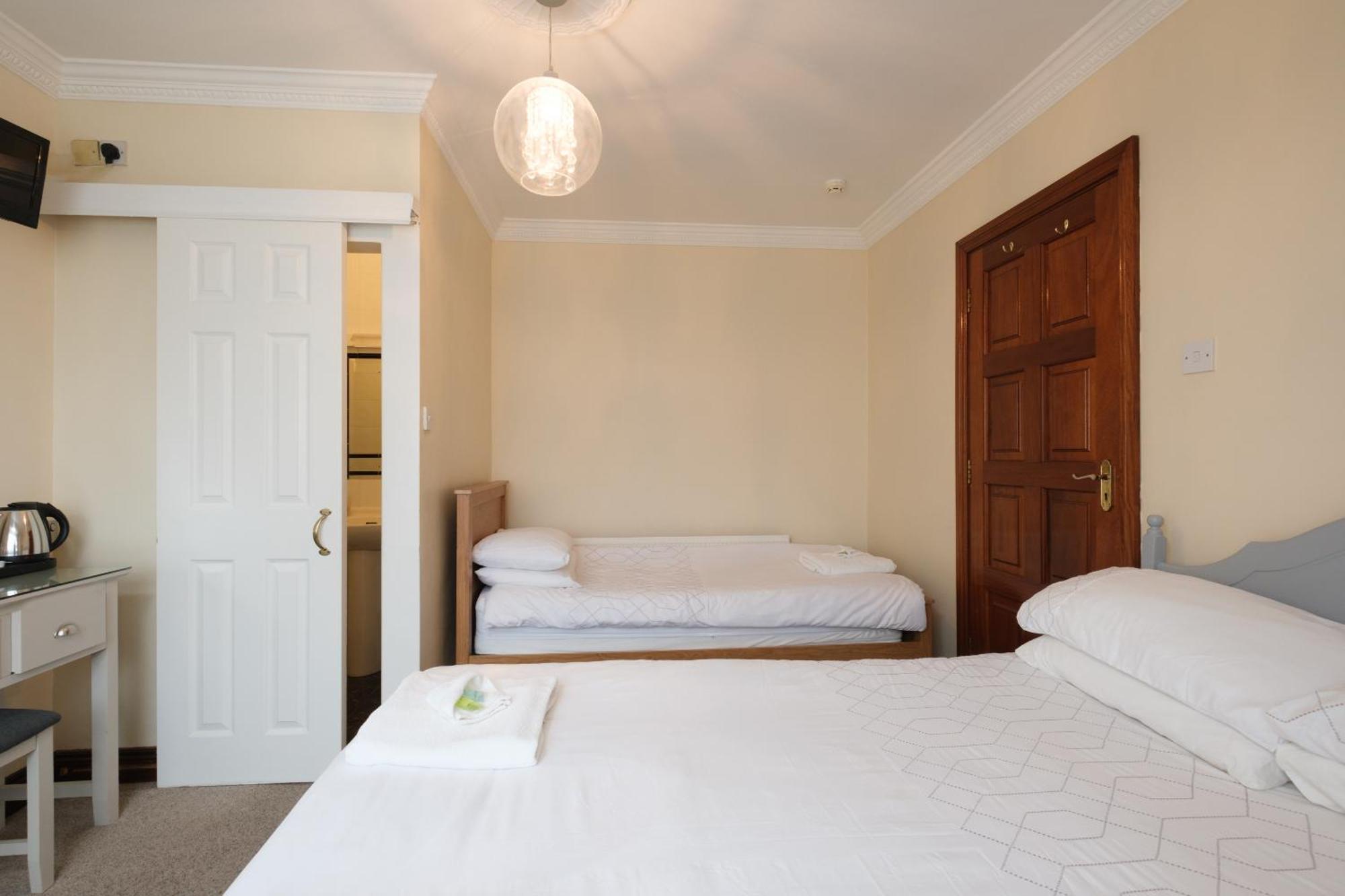 Triple Room Shower