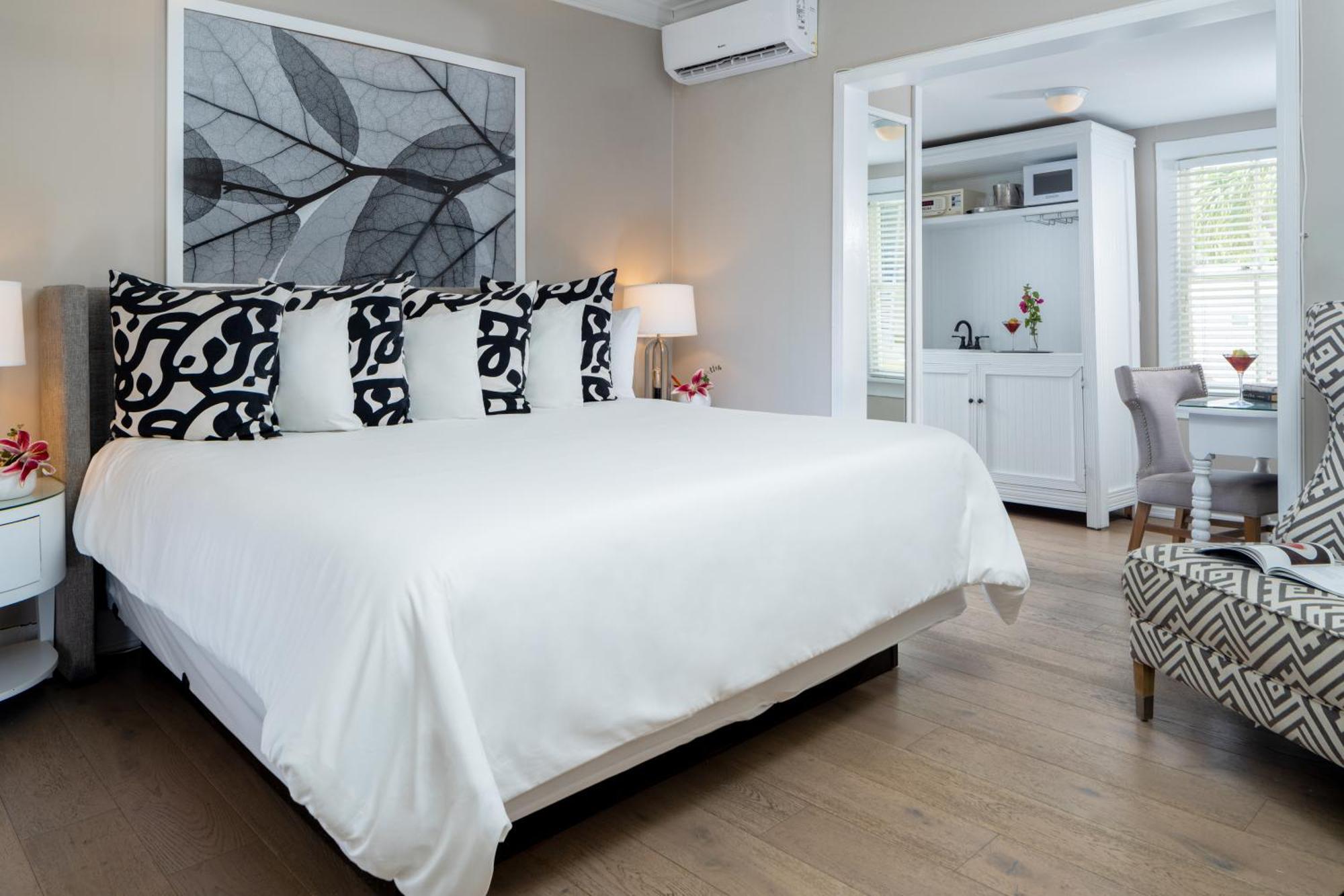 Room 4 Superior King Room kitchenette