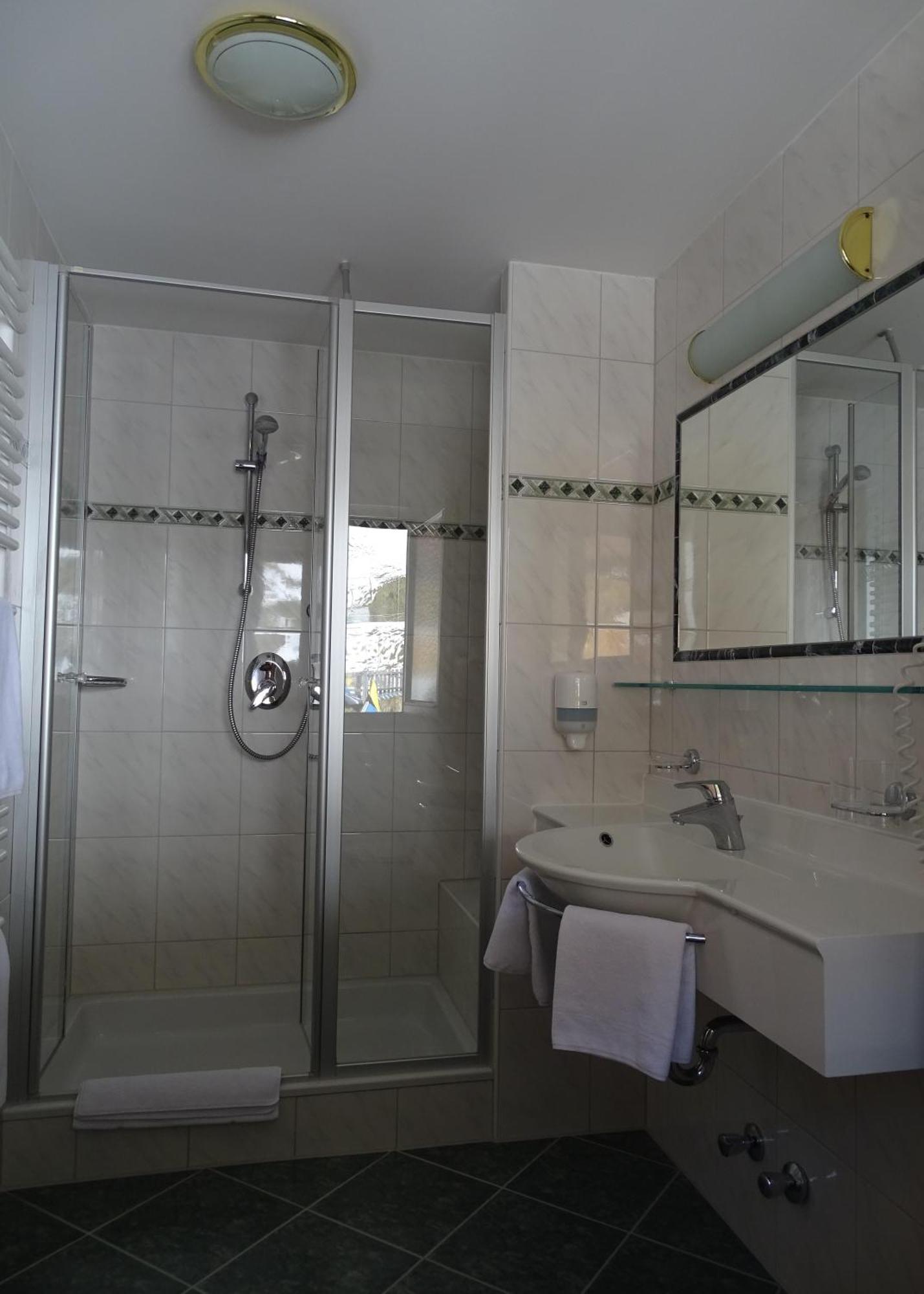 Triple Room Shower