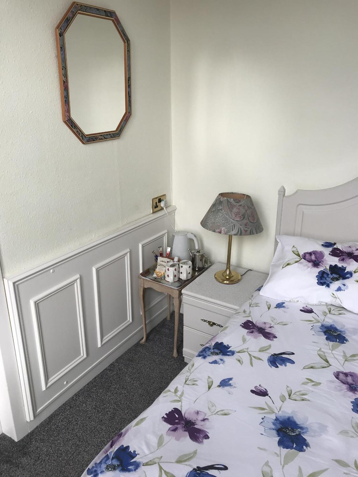 Double or Twin Room Private Bathroom