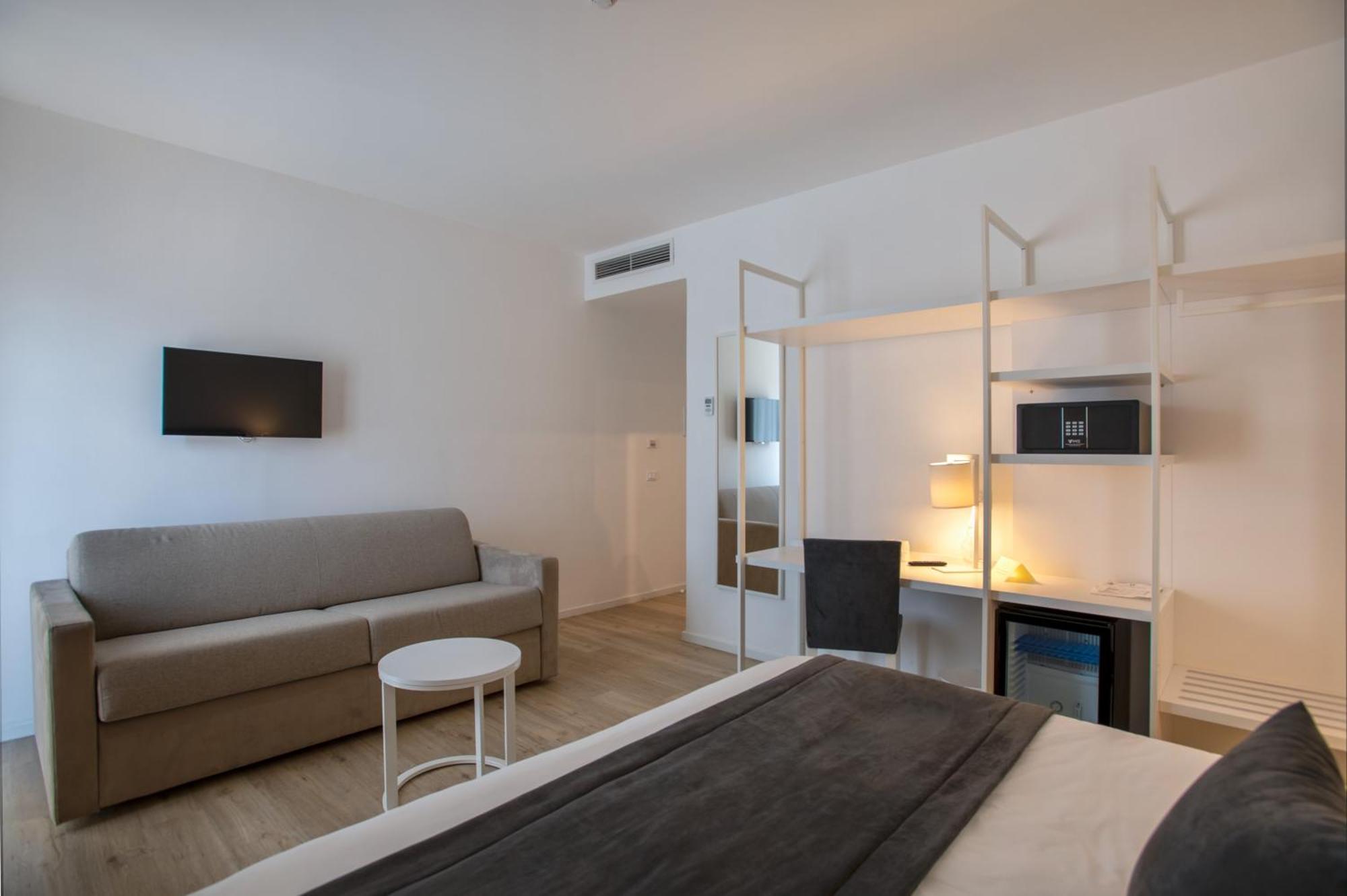 Comfort Double or Twin Room Sofa