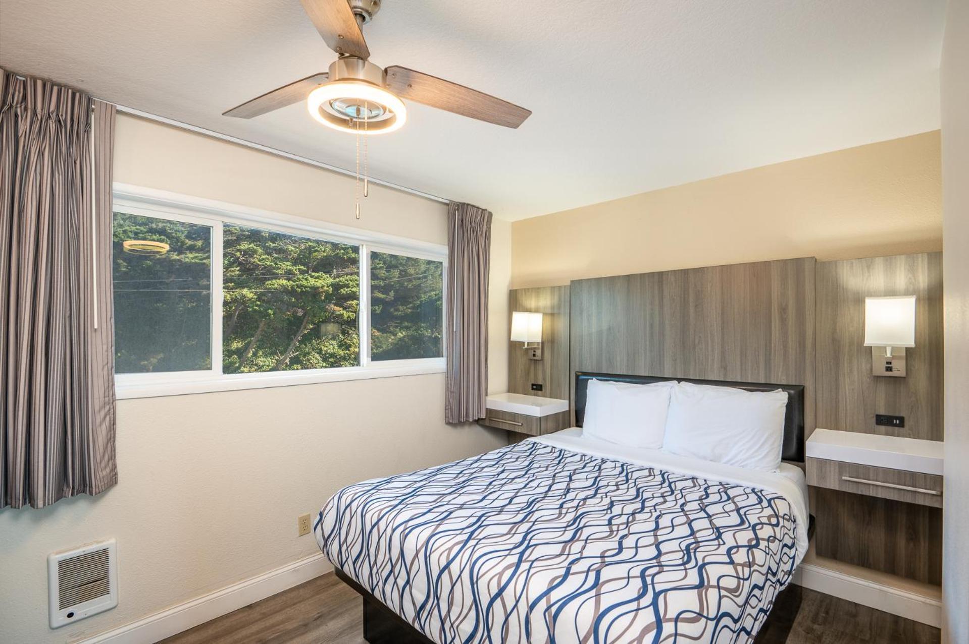 One Bedroom Suite Queen Bed Jacuzzi Tub Gas Fireplace Ocean View Upper Floor