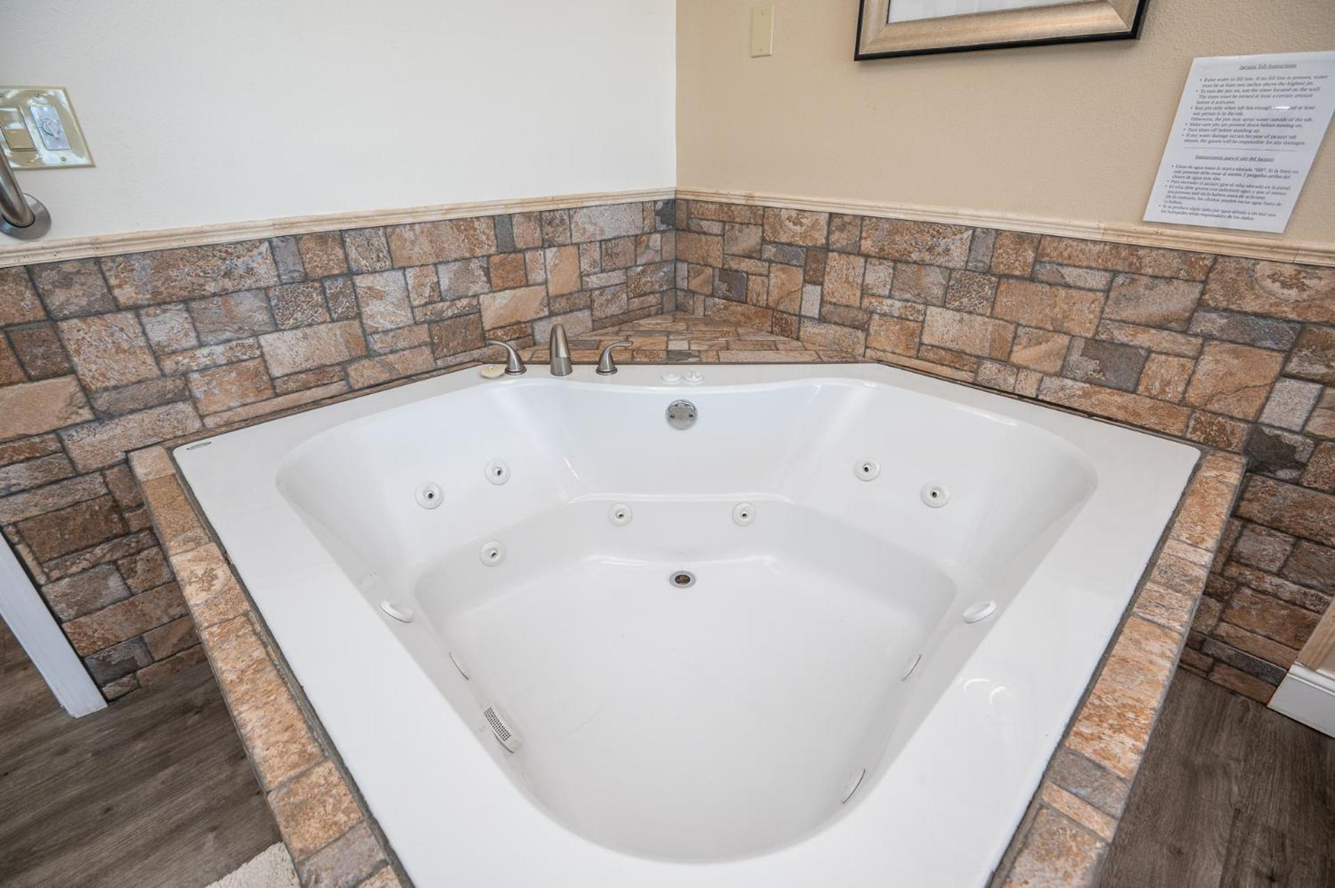 One Bedroom Suite Queen Bed Jacuzzi Tub Gas Fireplace Ocean View Upper Floor