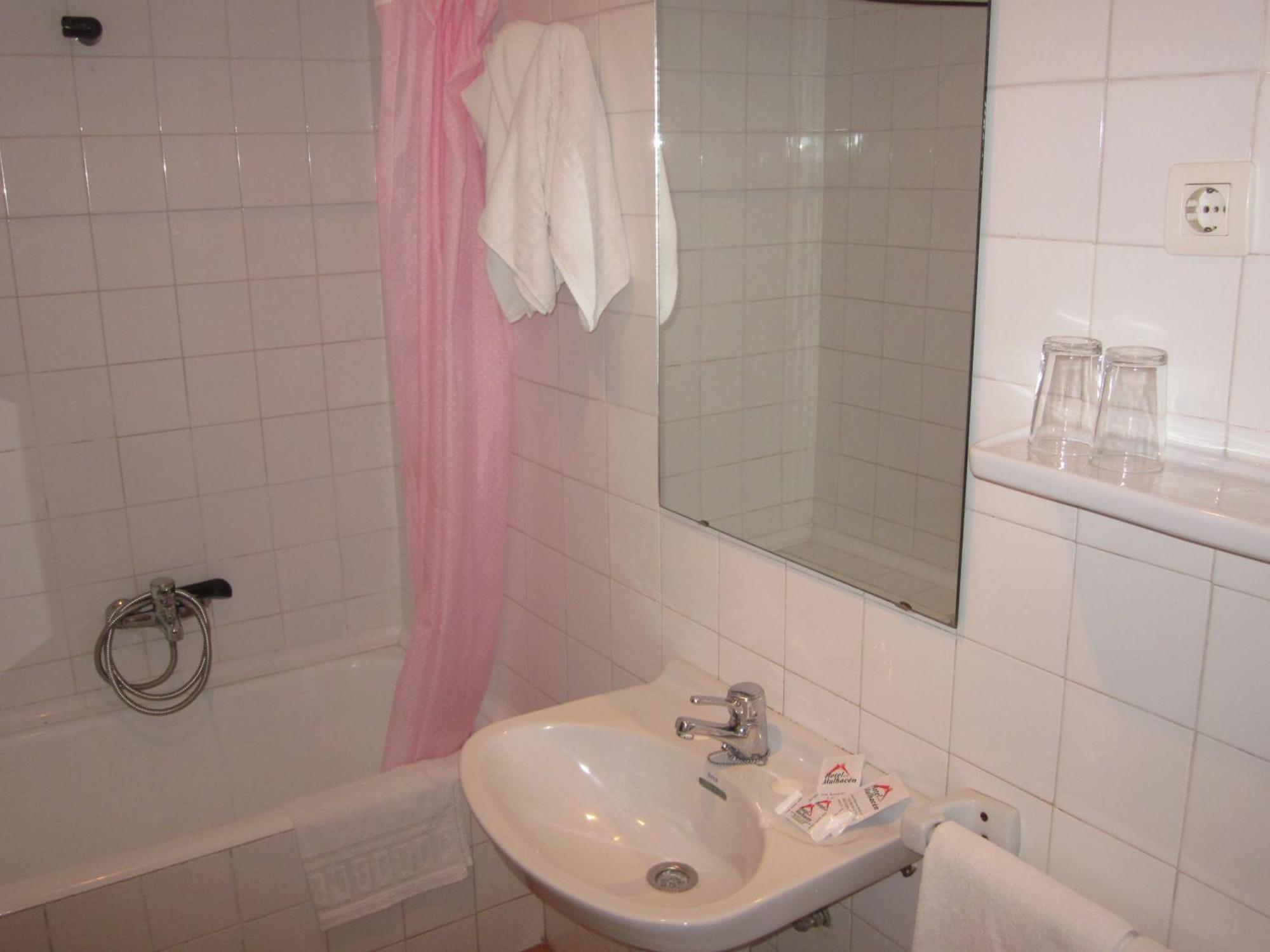 Economy Triple Room