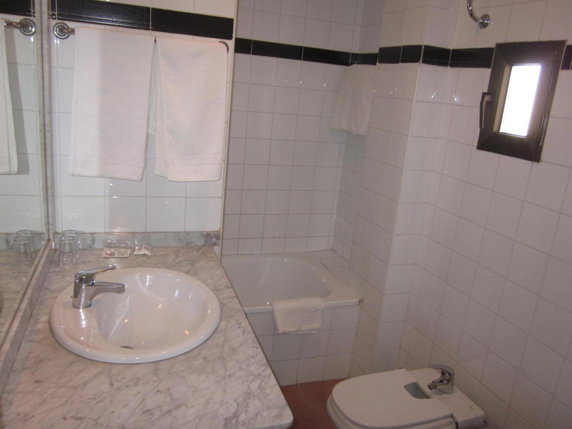 Economy Triple Room