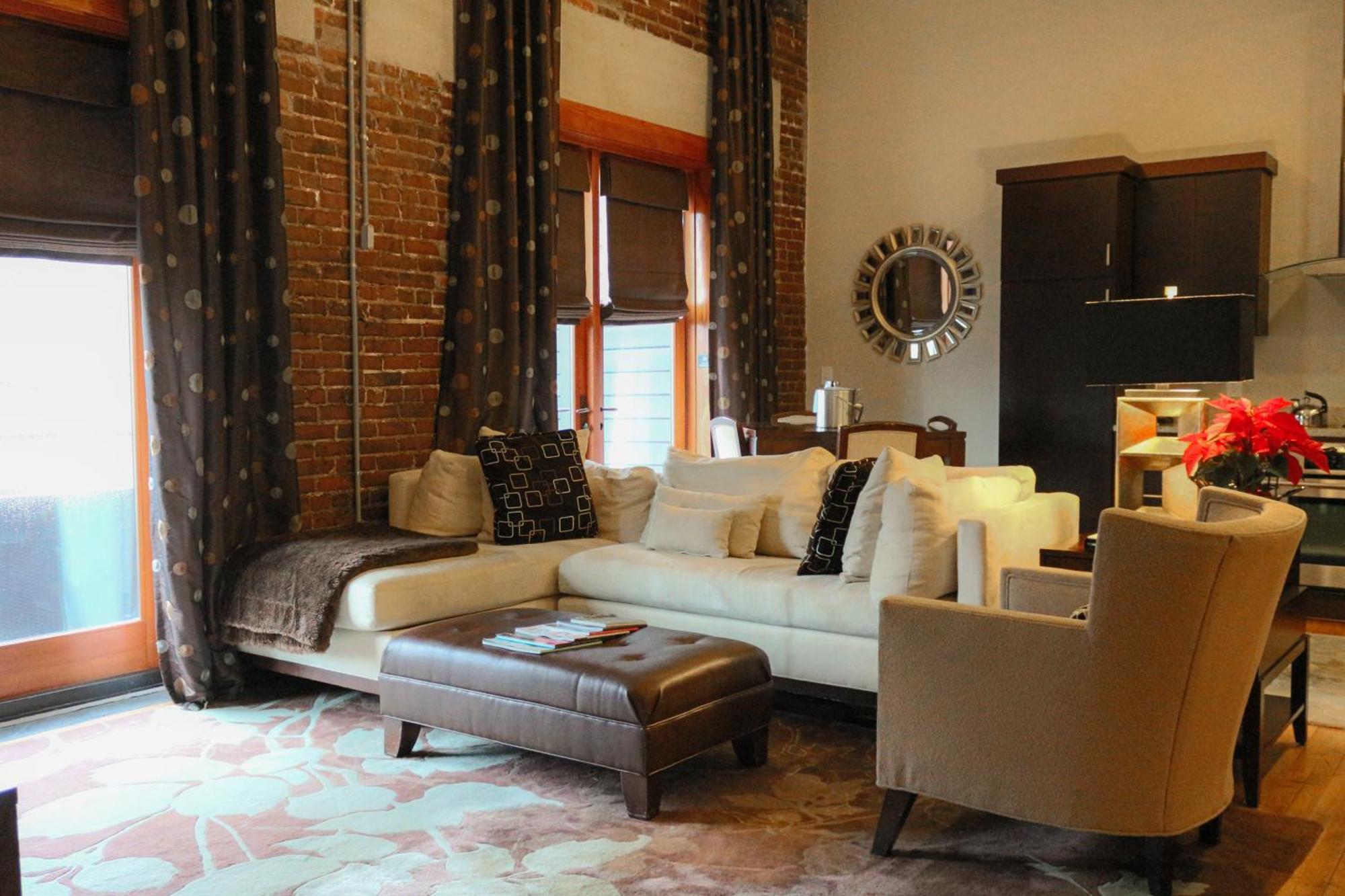 Luxury One-Bedroom Suite Terrace