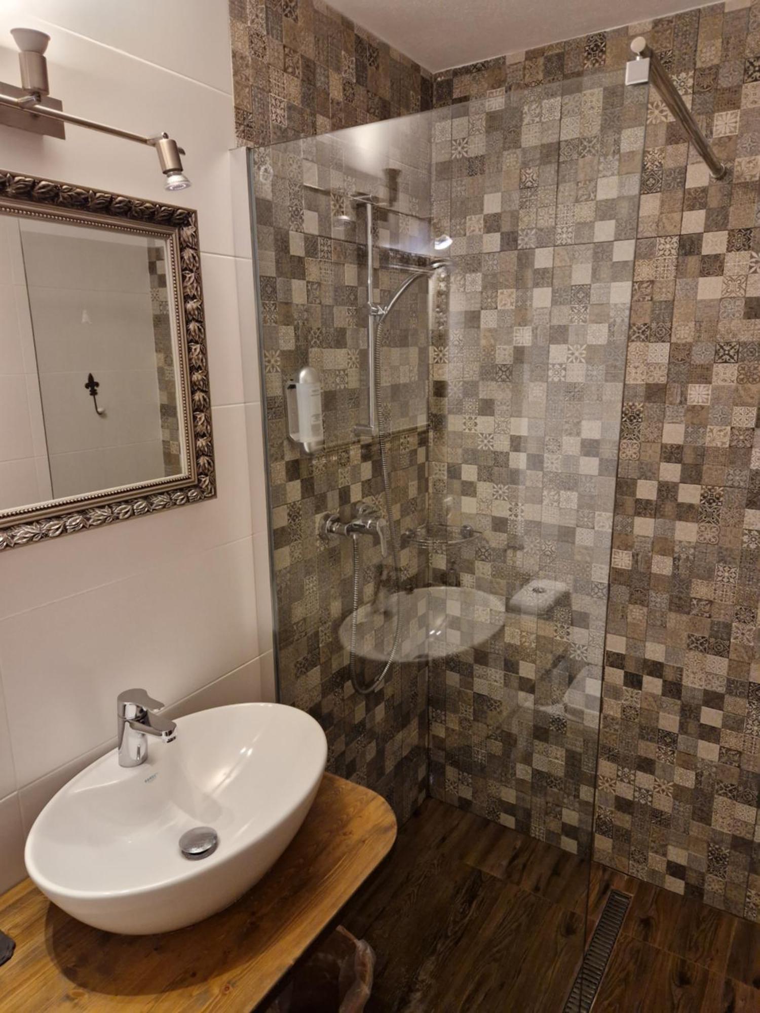 Single Room Bathroom