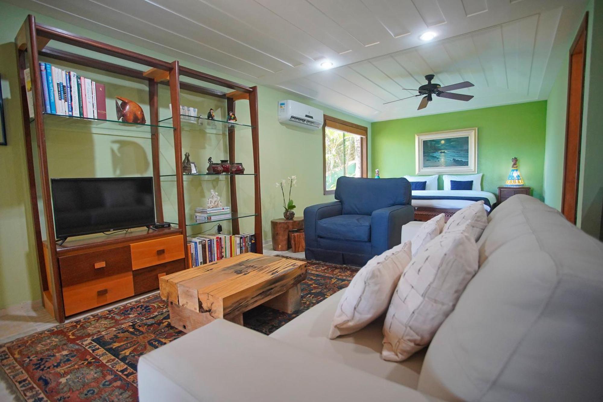 Deluxe King Suite