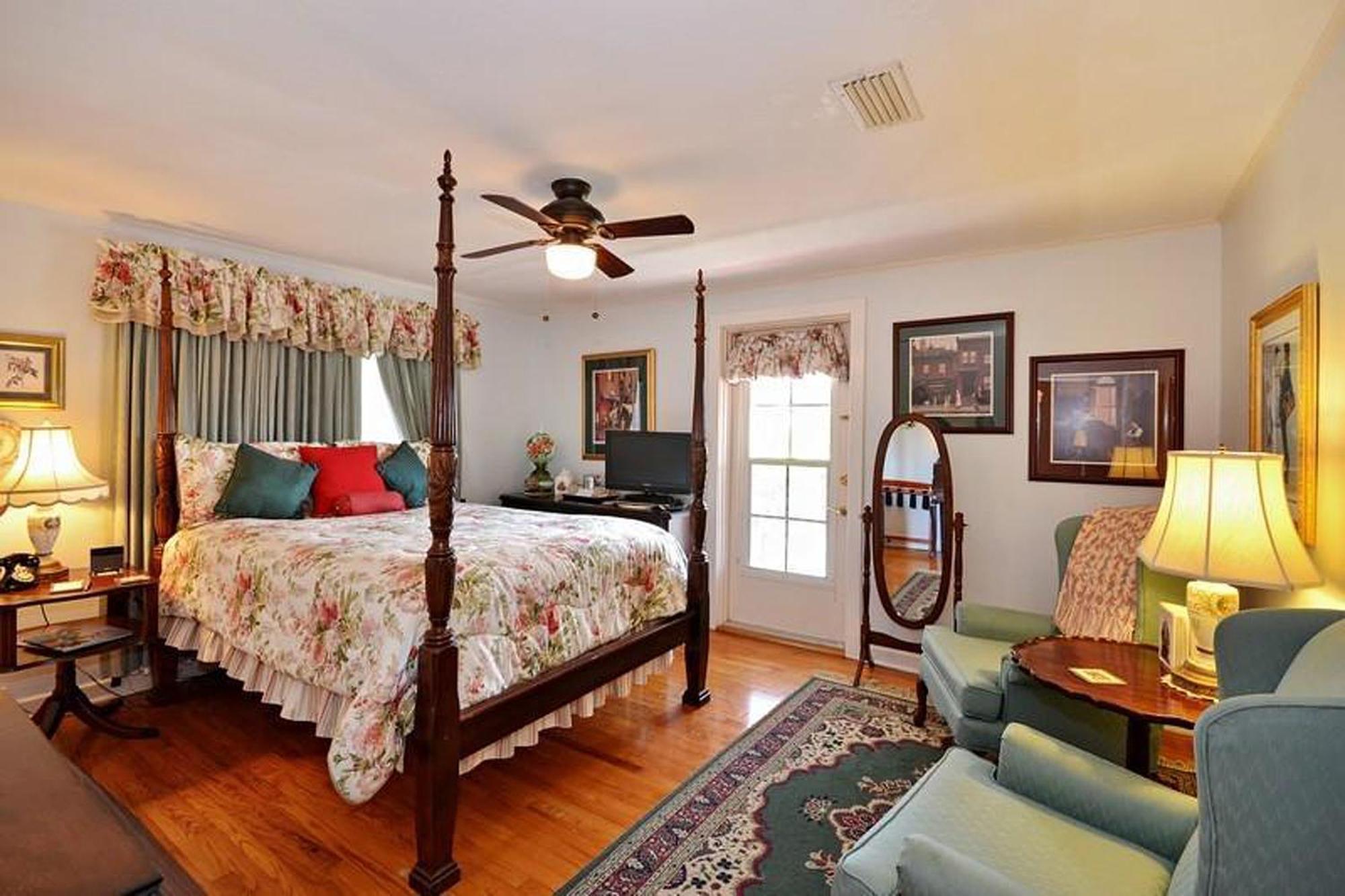 Queen Room Intracostal View