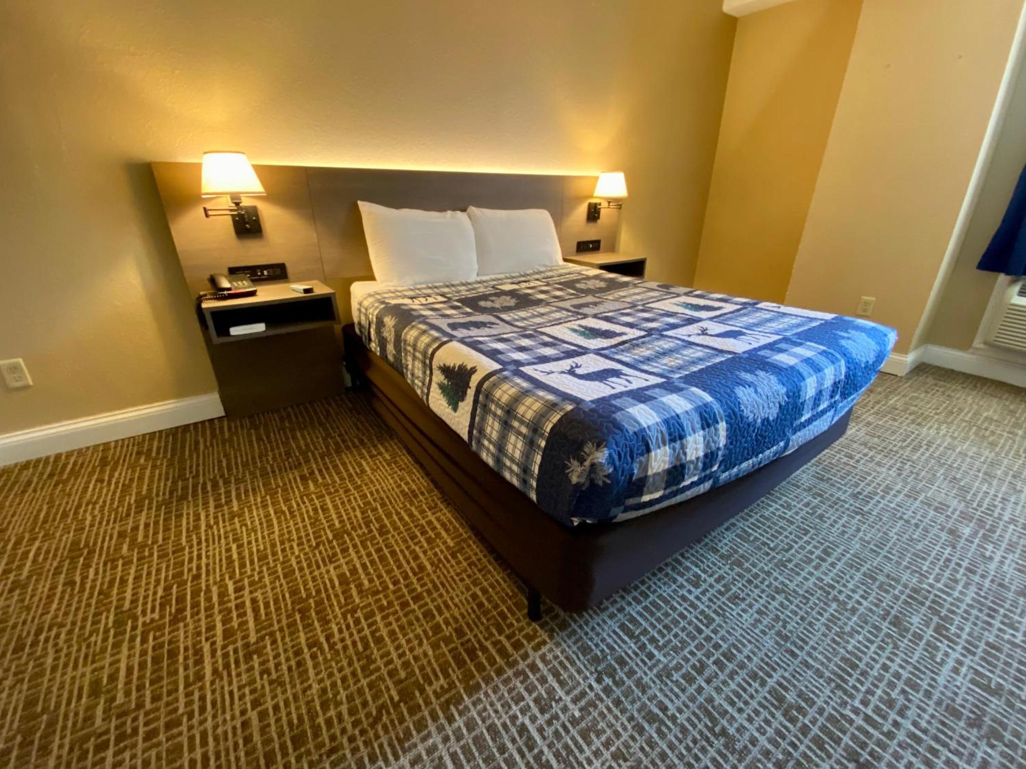 Deluxe Queen Suite