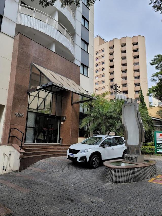 Apartamento com Varanda