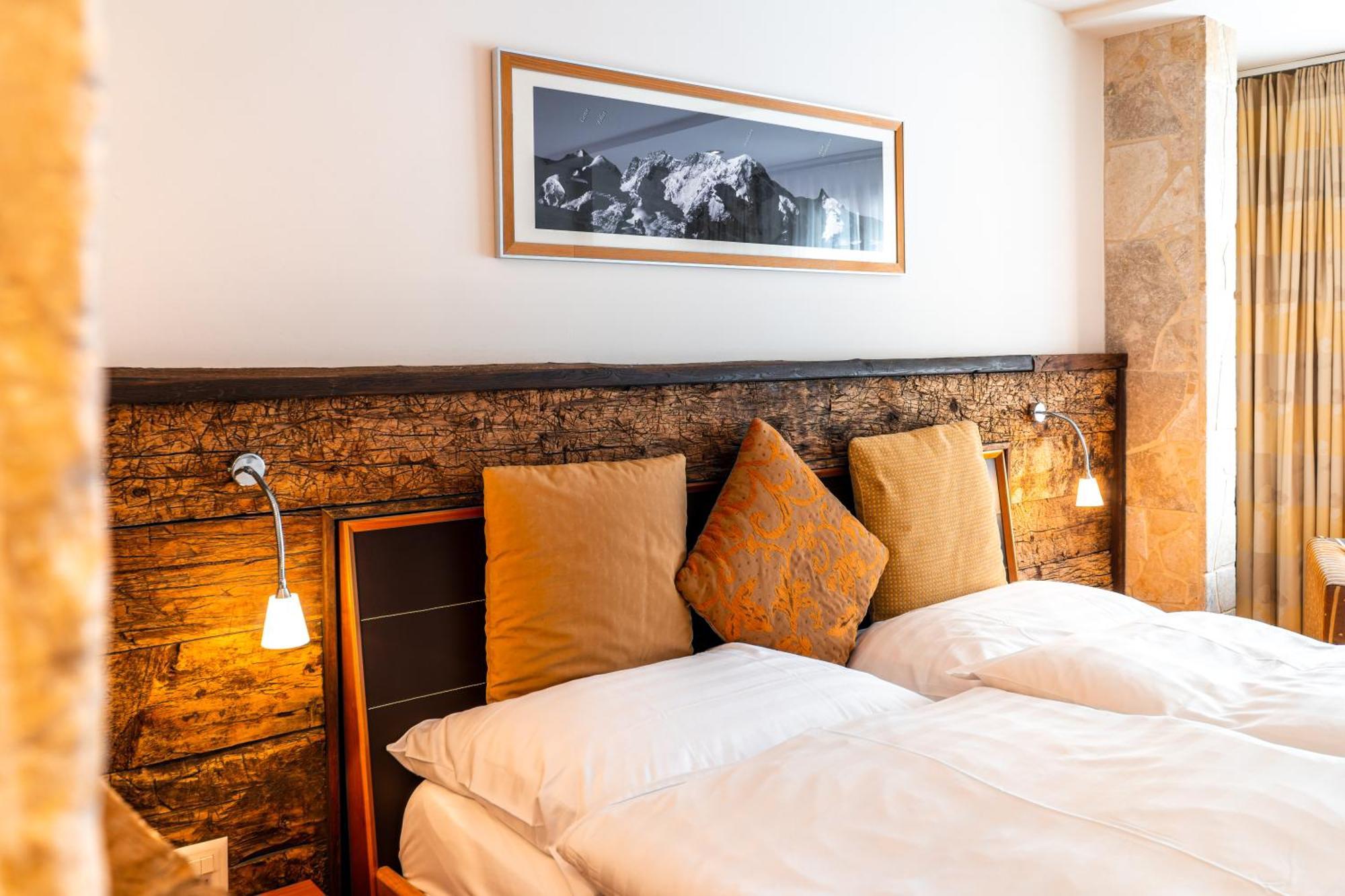 Double Room Streetside