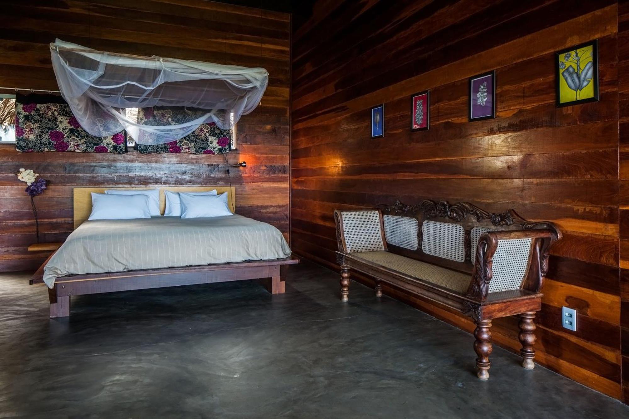 Deluxe Double Room Bath