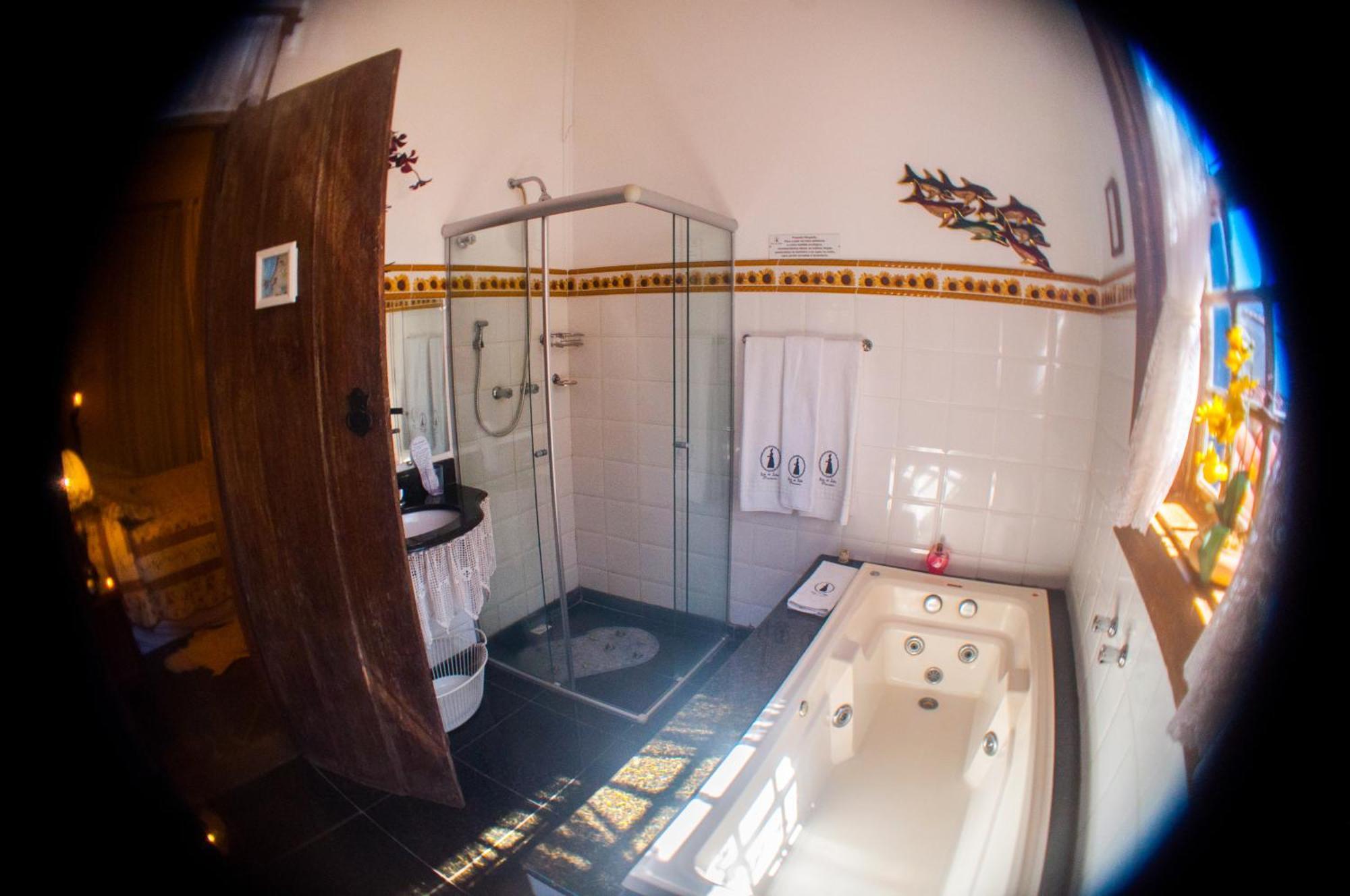 Deluxe Suite Spa Bath