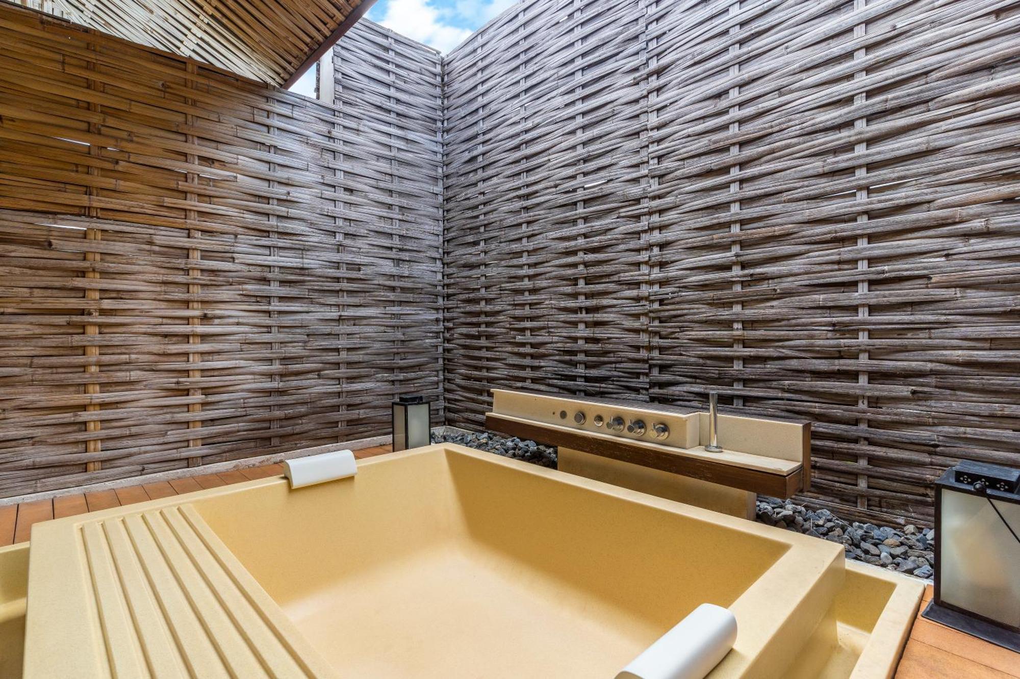 Oceanbed Jacuzzi Villa